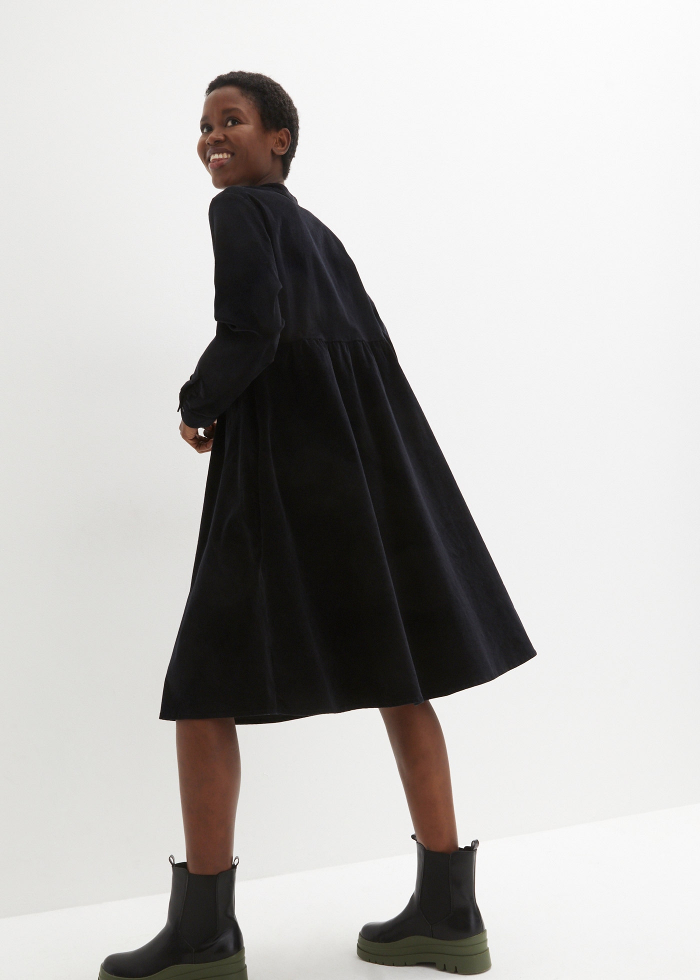 bonprix Midikleid »Kleid aus Baumwollcord« Kleid aus Baumwollcord