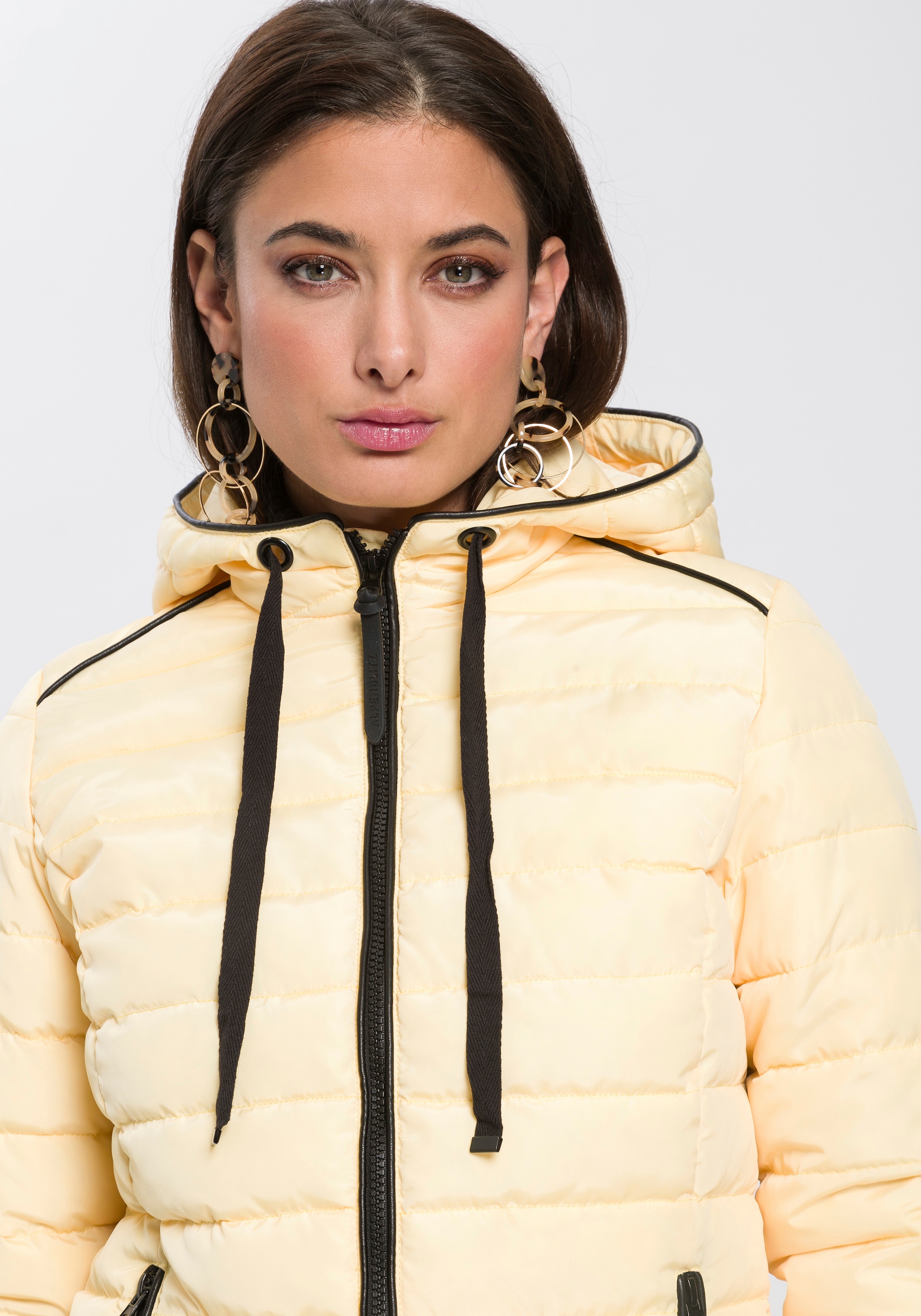 ALPENBLITZ Steppjacke »Hüttenharmonie«, mit Kapuze, mit kontrastfarbendem Lederimitat-Piping - NEUE KOLLEKTION