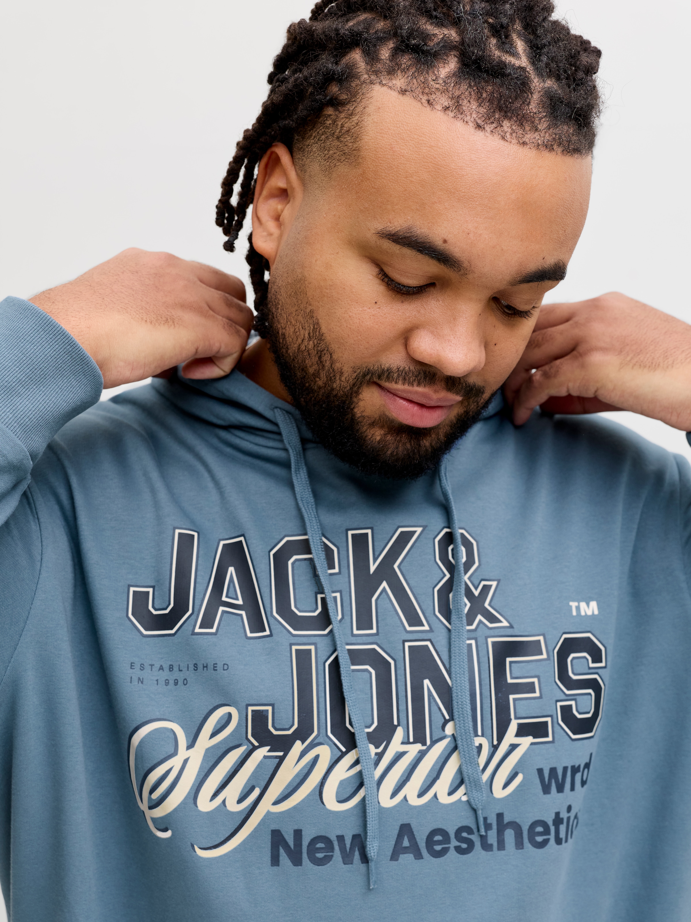 Jack & Jones PlusSize Hoodie »JJELOGO SWEAT HOOD 2 COL 24/25 NOOS PLS«, avec logo imprimé sur le devant
