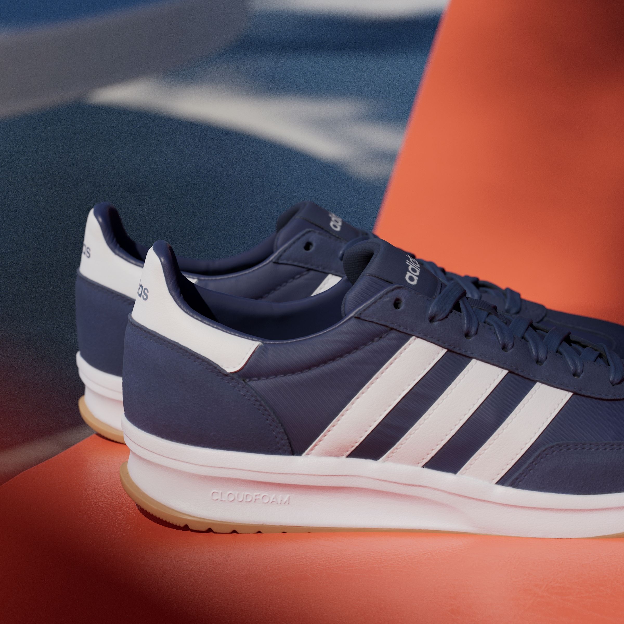 adidas Sportswear Sneaker »RUN 70S 2.0«, inspiriert vom Design des adidas SL72