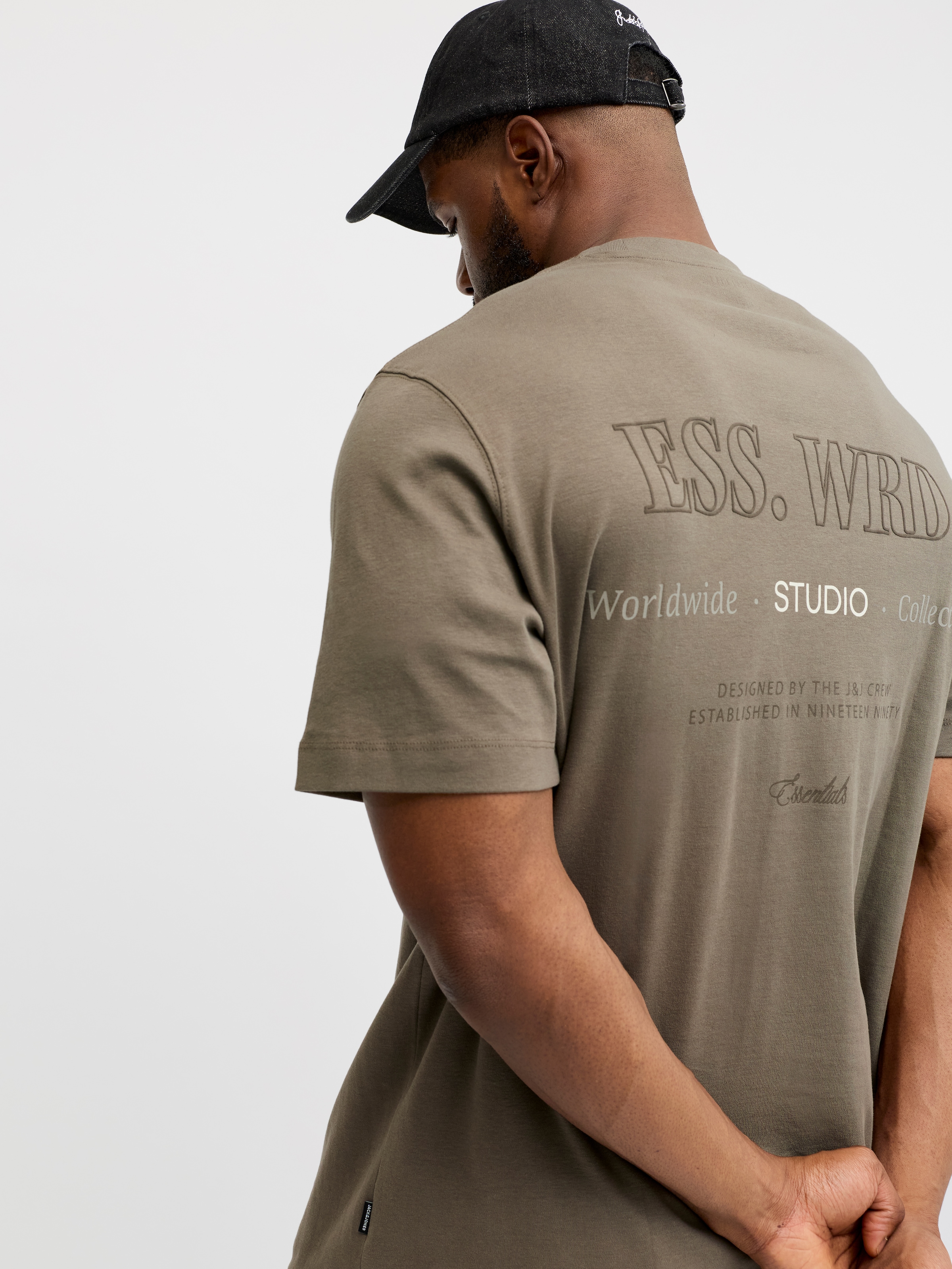 Jack & Jones PlusSize T-shirt »JJEURBAN EDGE STUDIO TEE SS SN PLS« mit Logobranding