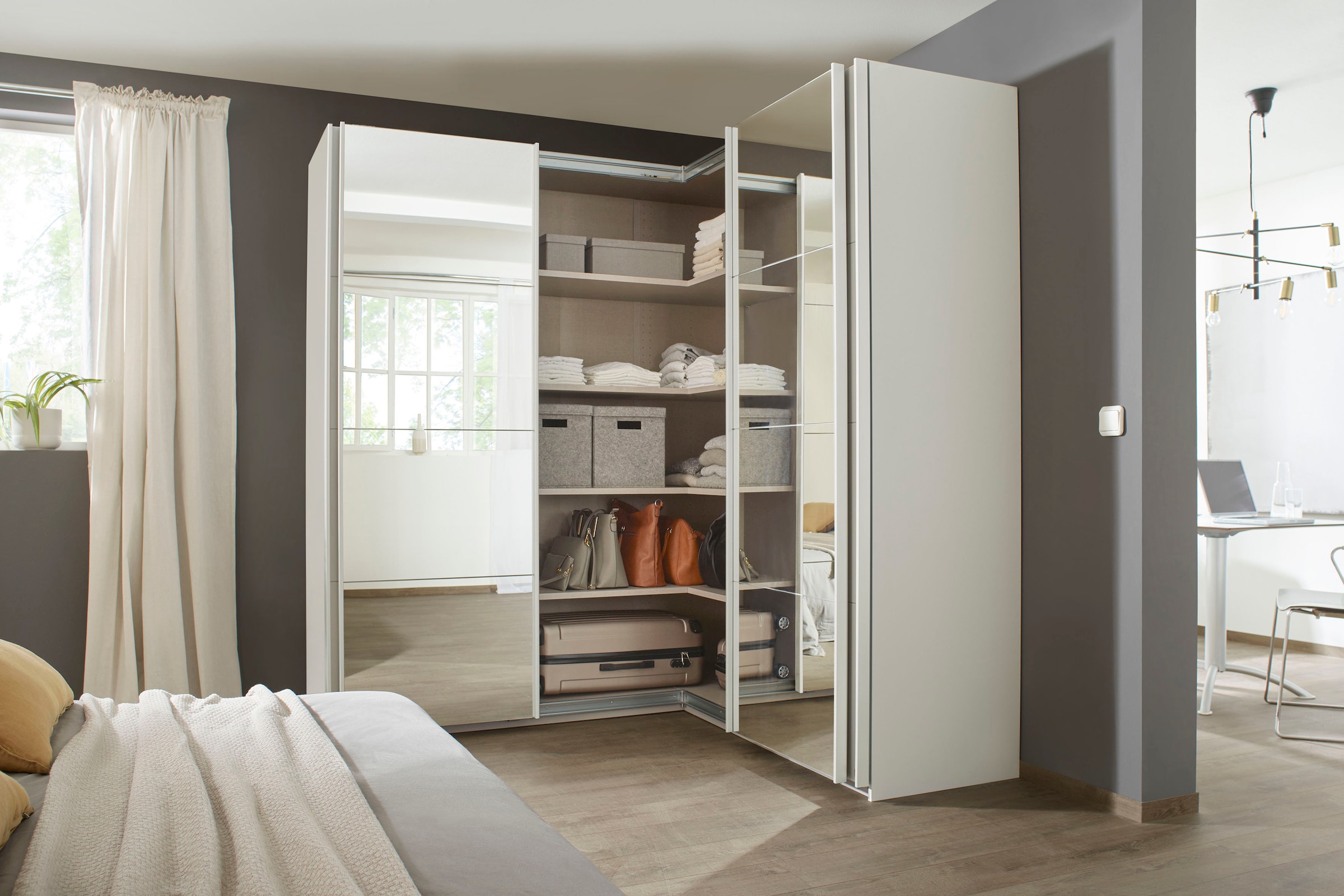 rauch Kleiderschrank »Schwebetürenschrank Schrank Garderobe Eckschrank Ankleide QUADRA« extra grosser Eckschrank in Weiss mit Spiegel MADE IN GERMANY