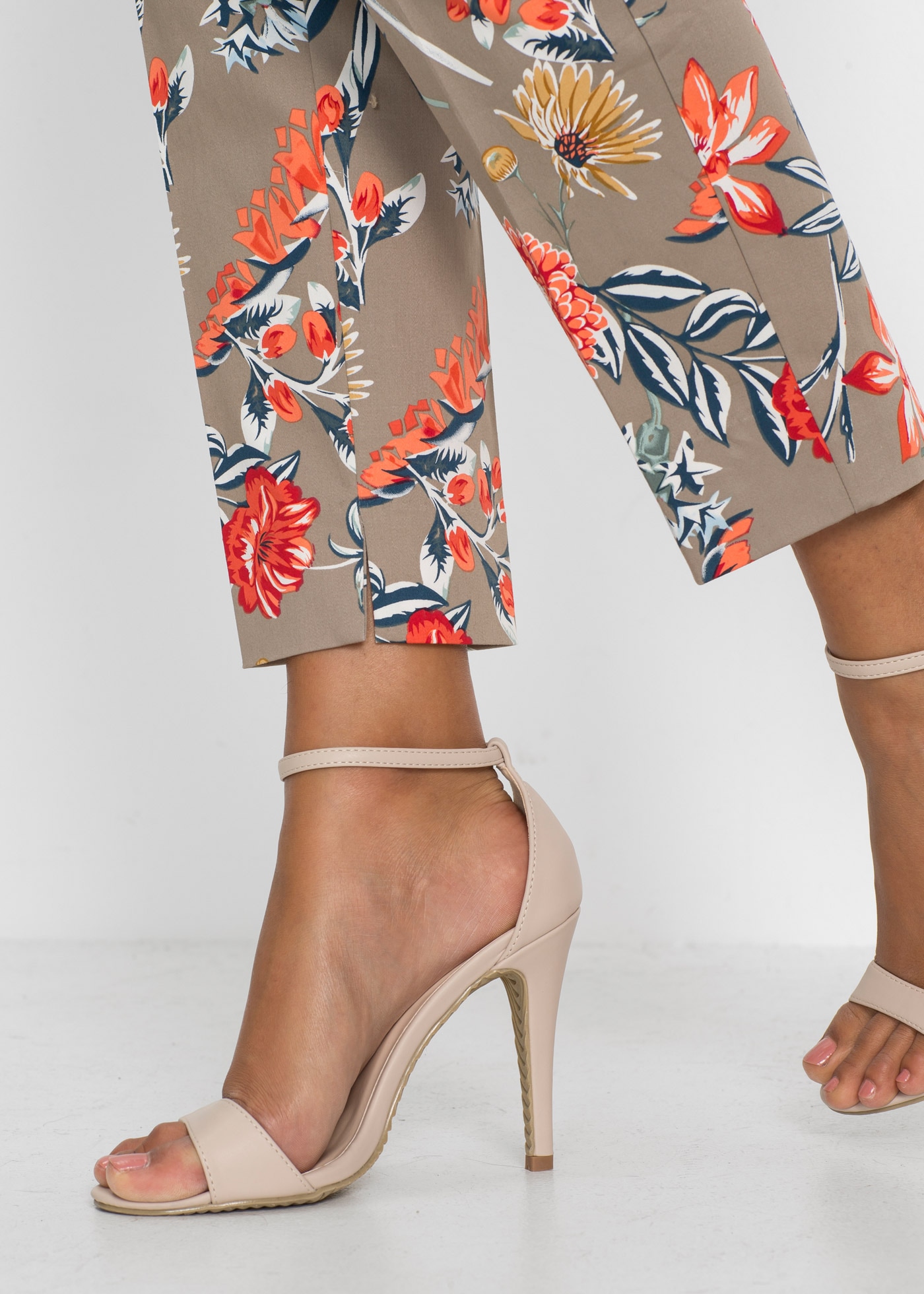 bonprix 7/8-Hose  aus Baumwolle mit Elasthan, Regular Fit, femininer Stil