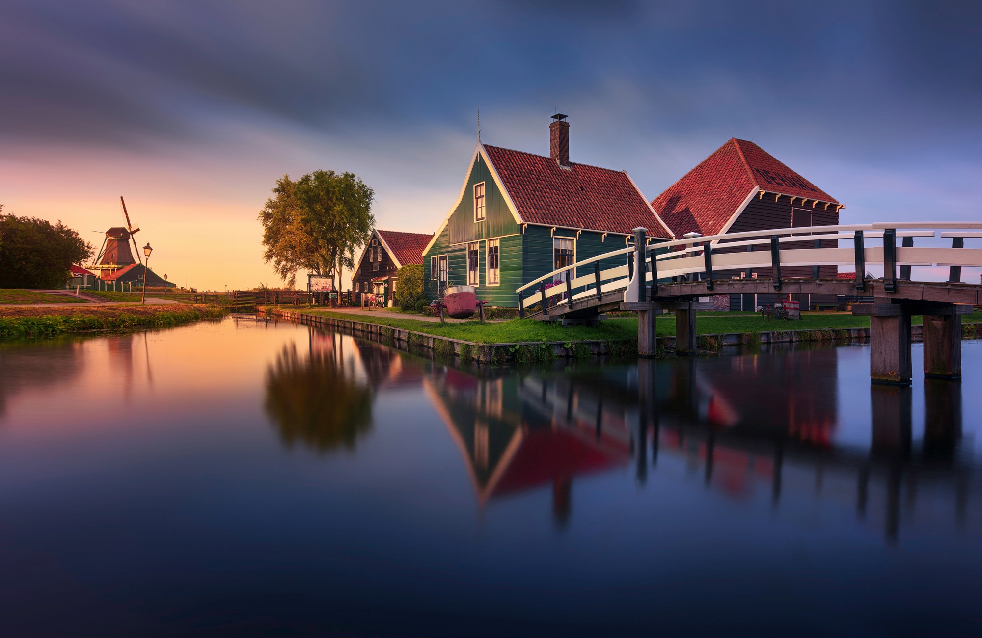 Image of Papermoon Fototapete »Photo-Art JESUS M GARCIA, ZAANSE SCHANS GREEN HOUSE«, Vliestapete, hochwertiger Digitaldruck, inklusive Kleister bei Ackermann Versand Schweiz