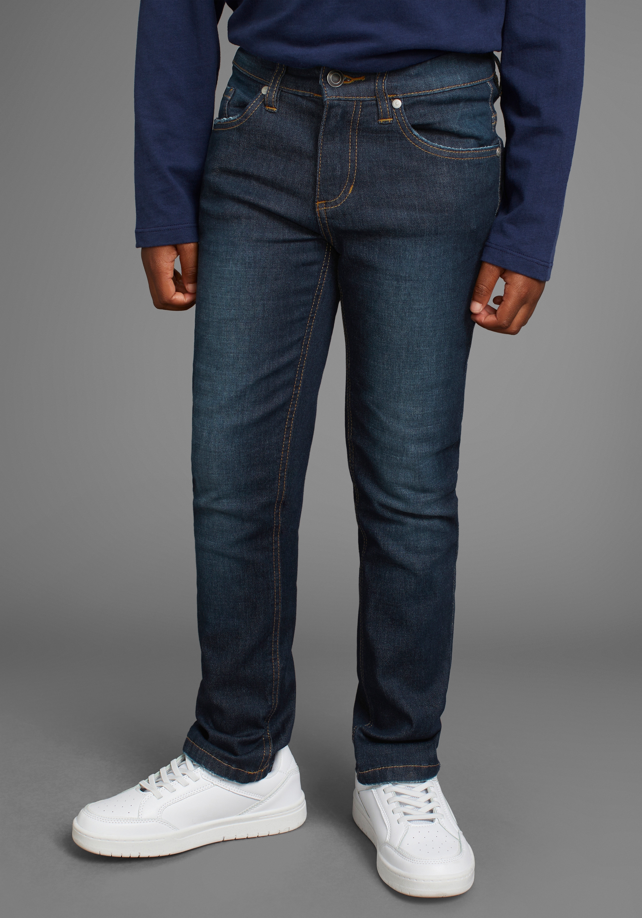 DELMAO Stretch-Jeans », Straight-fit Jeans für Jungen«, mit Logo-Stickerei hinten