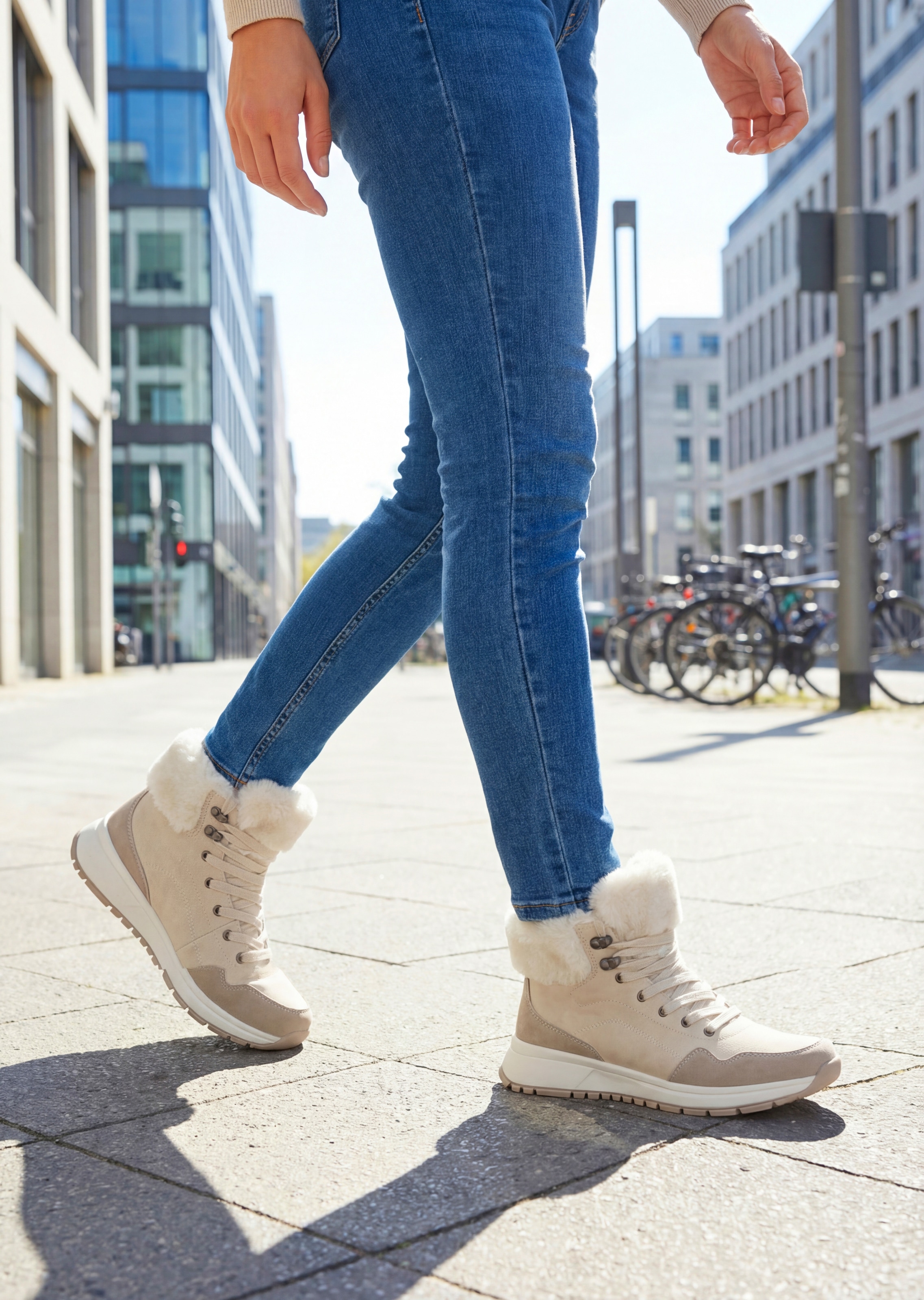LASCANA Bottes d'hiver »High Top Sneaker, Schnürschuh, Boots, Stiefelette«  aus wasserabweisendem Material mit Warmfutter VEGAN