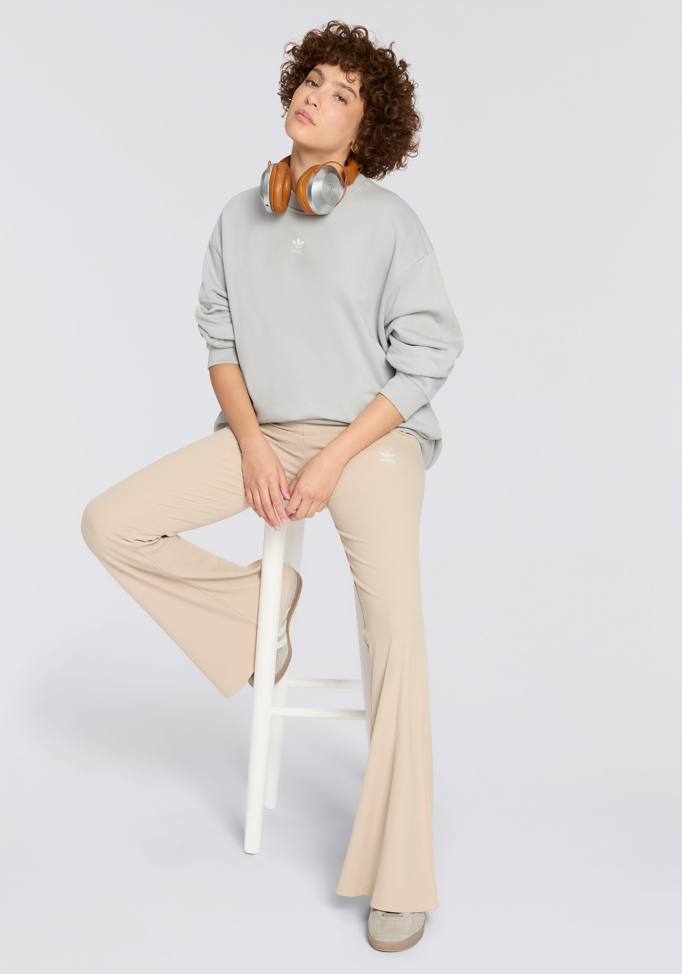 adidas Originals Sweatshirt »ESS SWEATSHIRT«
