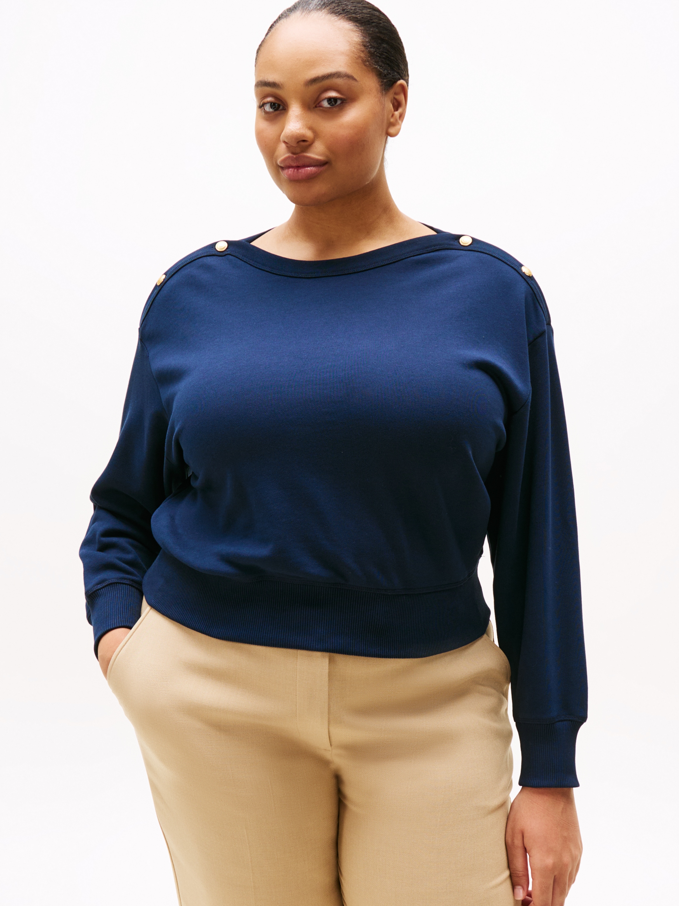 Image of Tommy Hilfiger Curve Sweatshirt "CRV GOLD BTN BOAT-NK SWTSHRT", in Grossen Grössen, mit goldfarbenem Knopf, U-Boot Ausschnitt