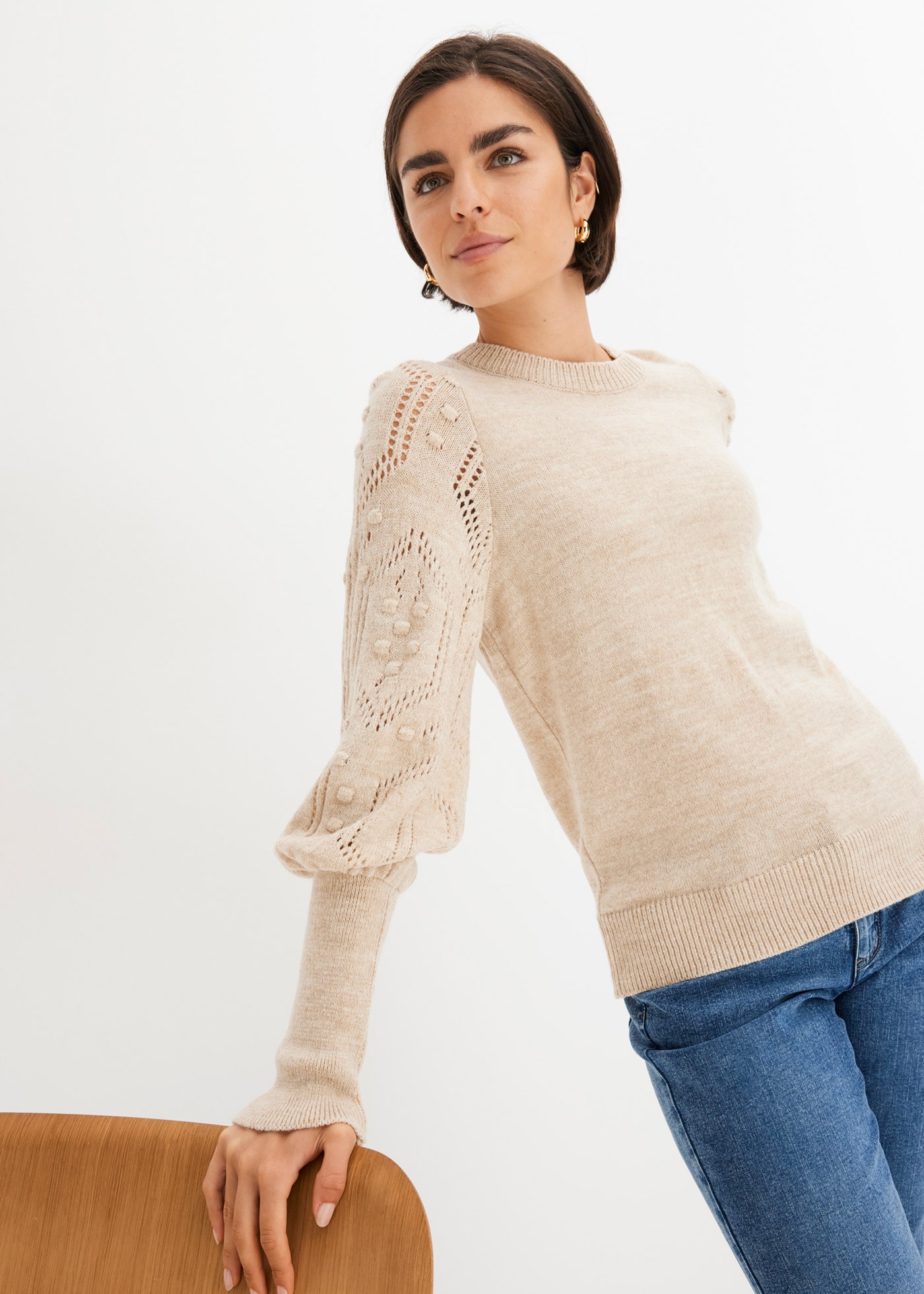 bonprix Pull en tricot manches ballon avec joli motif ajouré et large bord-côte tricoté
