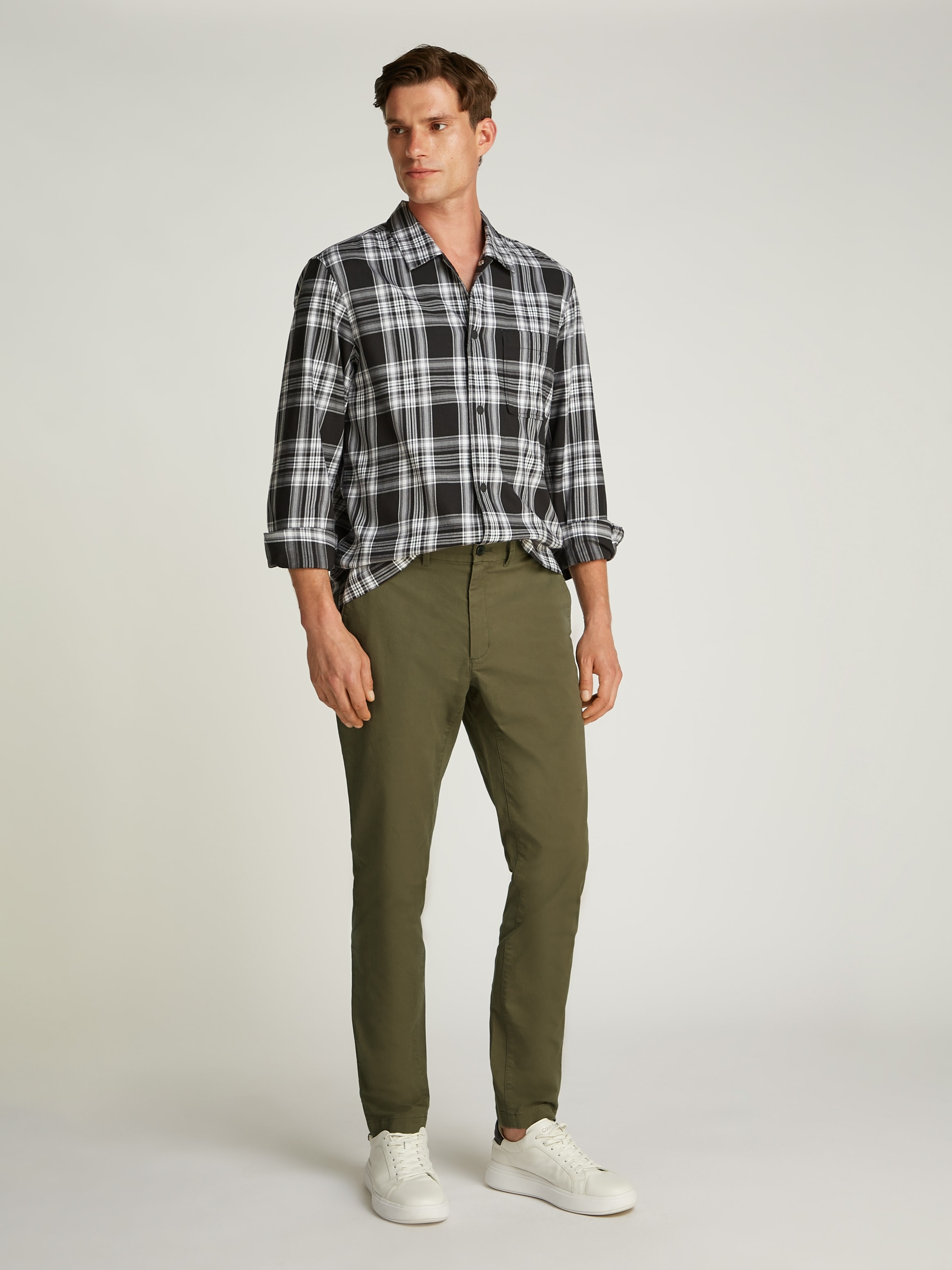 Calvin Klein Chinohose »MODERN TWILL SLIM CHINO«, mit Logoprägung