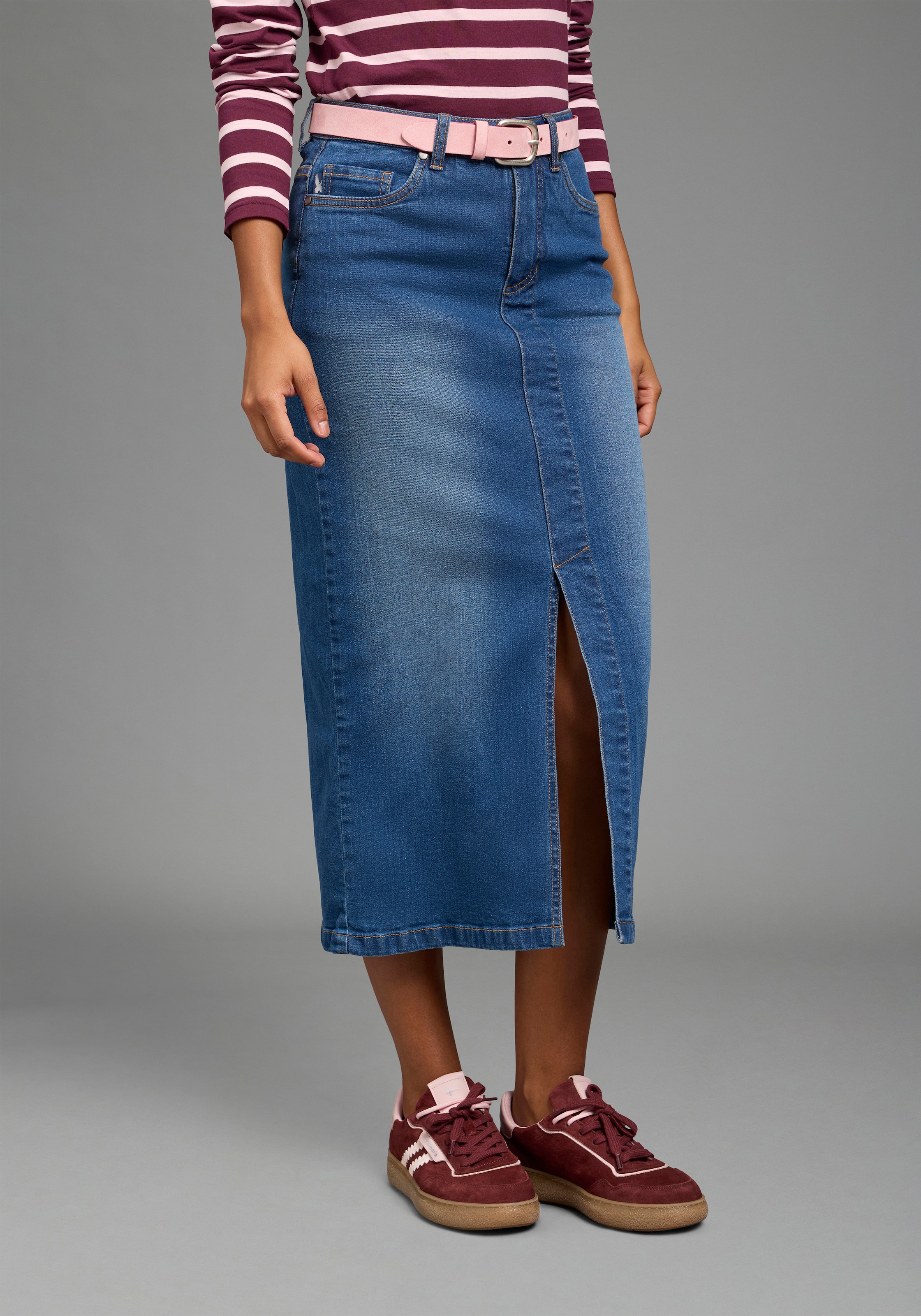 Arizona Jeansrock "lang" wadenlang, mit Schlitz, figurbetonte Passform, aus elastischem Denim