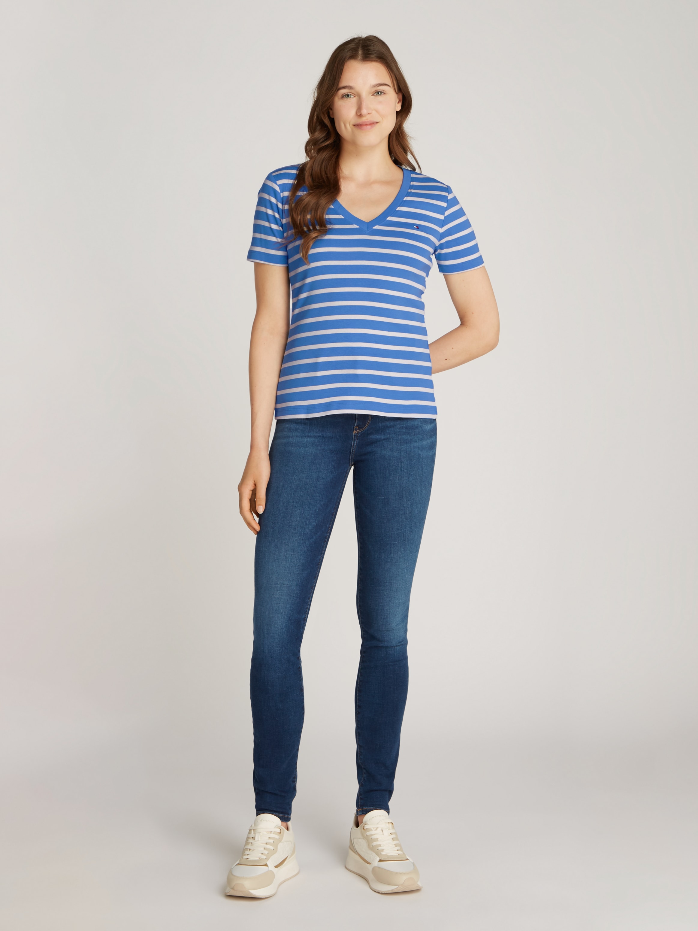 Tommy Hilfiger T-Shirt »SLIM CODY V-NK SS mit V-Ausschnitt und Streifen« Baumwolle, slim fit