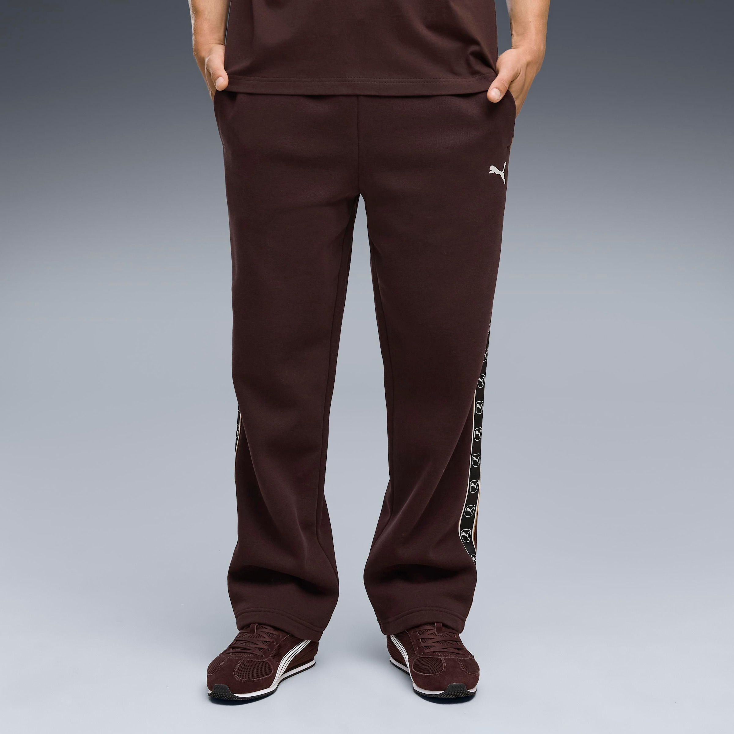 Image of PUMA Trainingshose "ESS ELEVATED TAPE RELAXED SWEATPANTS FL OP" mit Eingrifftaschen, aus Baumwollmischung, Relaxed Fit