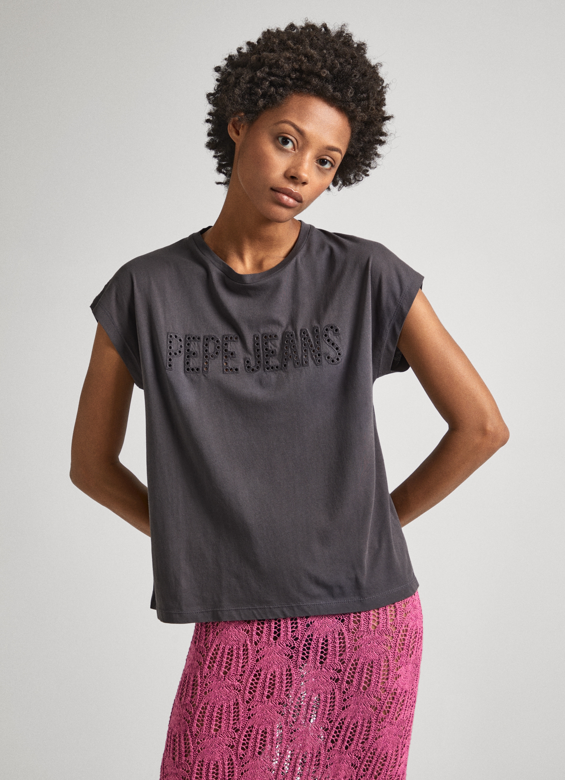 Pepe Jeans T-Shirt »LILITH«, mit Logoapplikation im Sale-Pepe Jeans 1