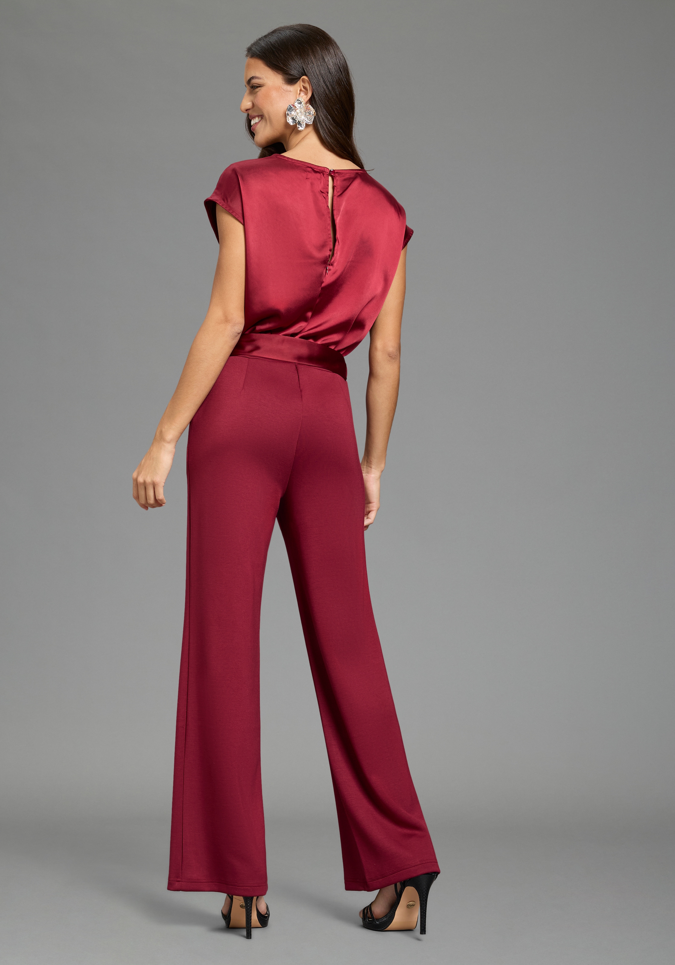 Laura Scott Jumpsuit en satin brillant, avec pantalon jersey confortable, coupe ajustée