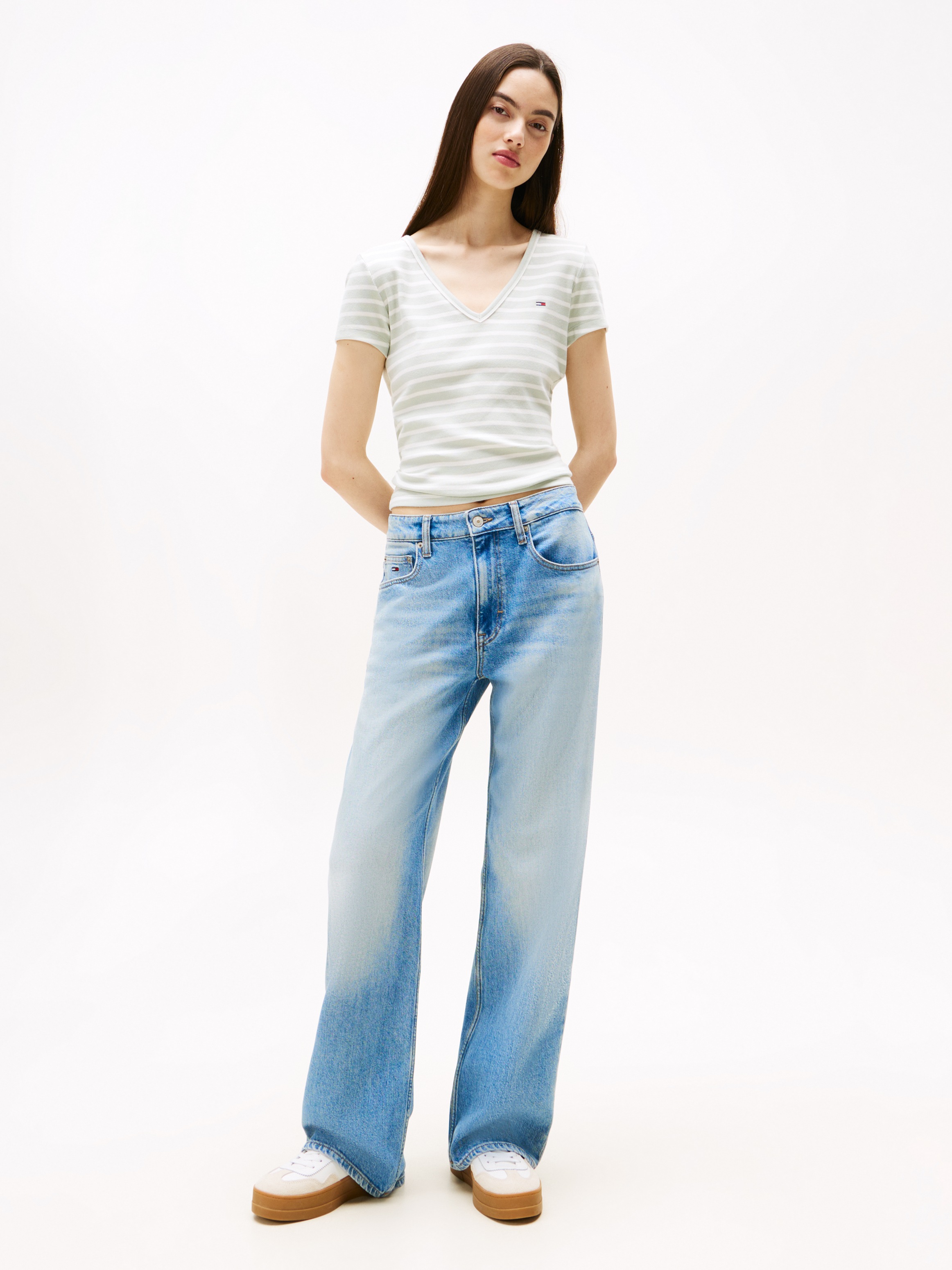 Tommy Jeans Kurzarmshirt »TJW SLIM ESSENTIAL RIB V SS«, mit gerippter Struktur