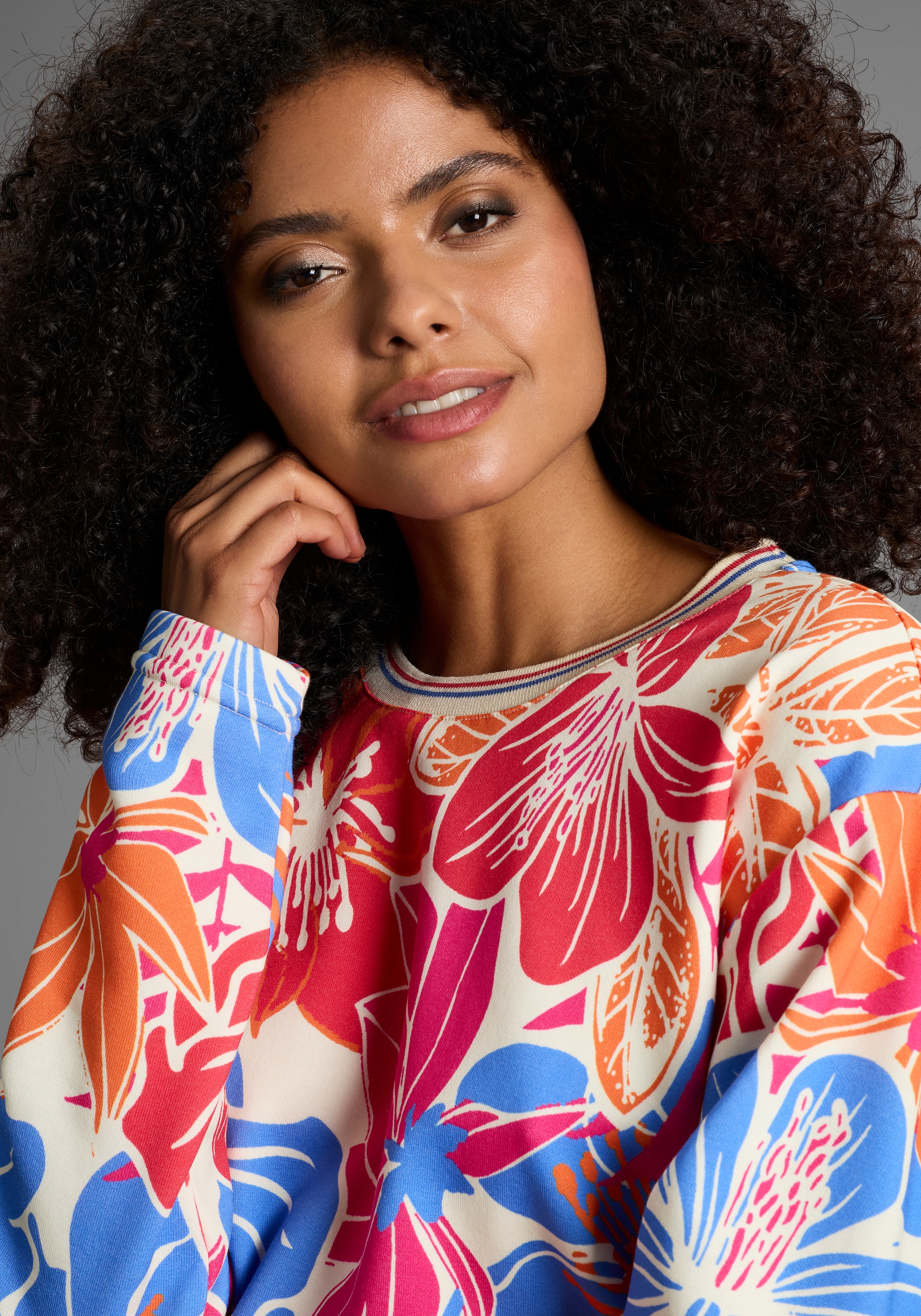 Laura Scott Sweater , Auffälliger Multicolor-Blumenprint auf weichem Sweatstoff
