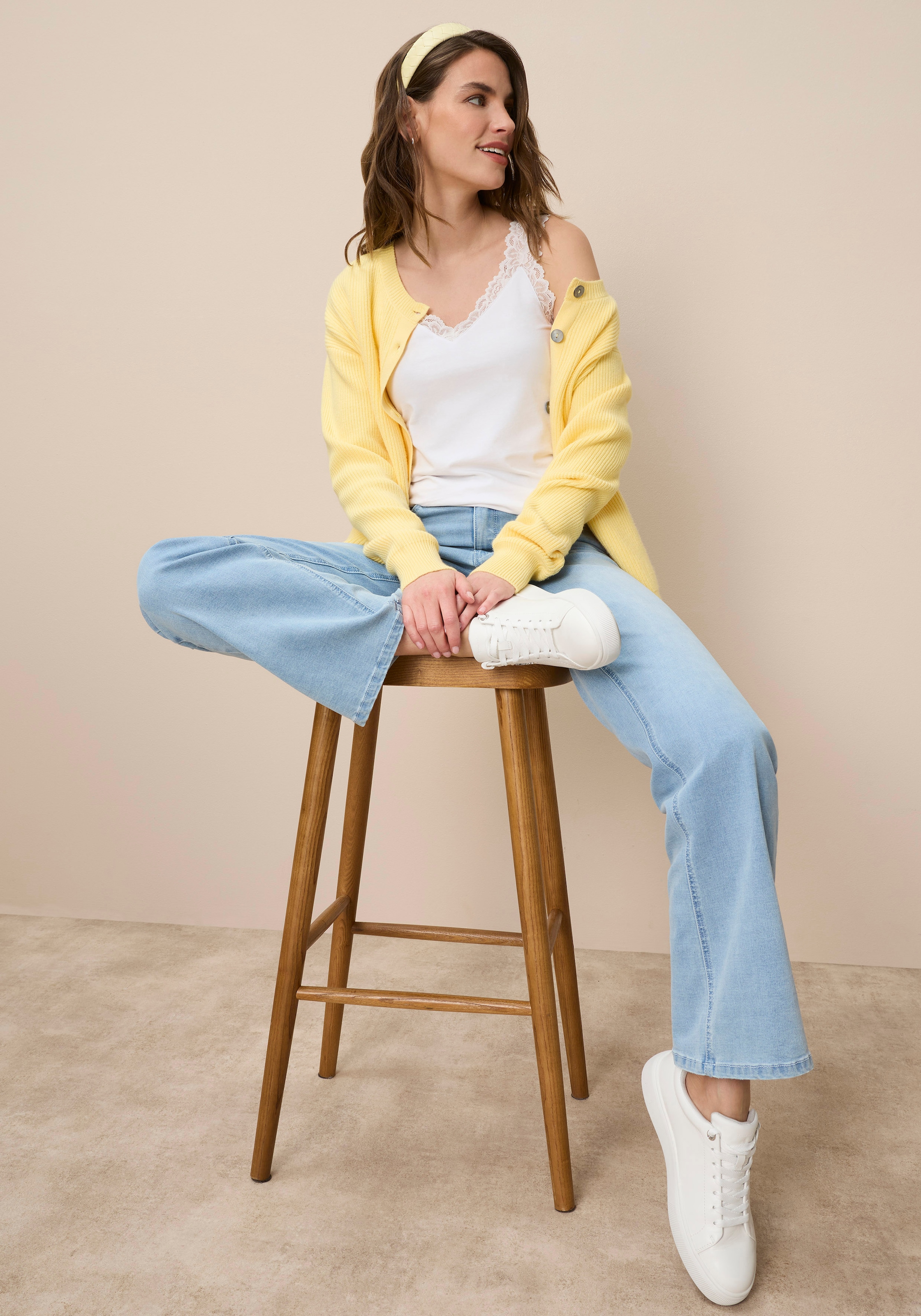 Tamaris Top en dentelle mit femininen V-Ausschnitt, figurbetont