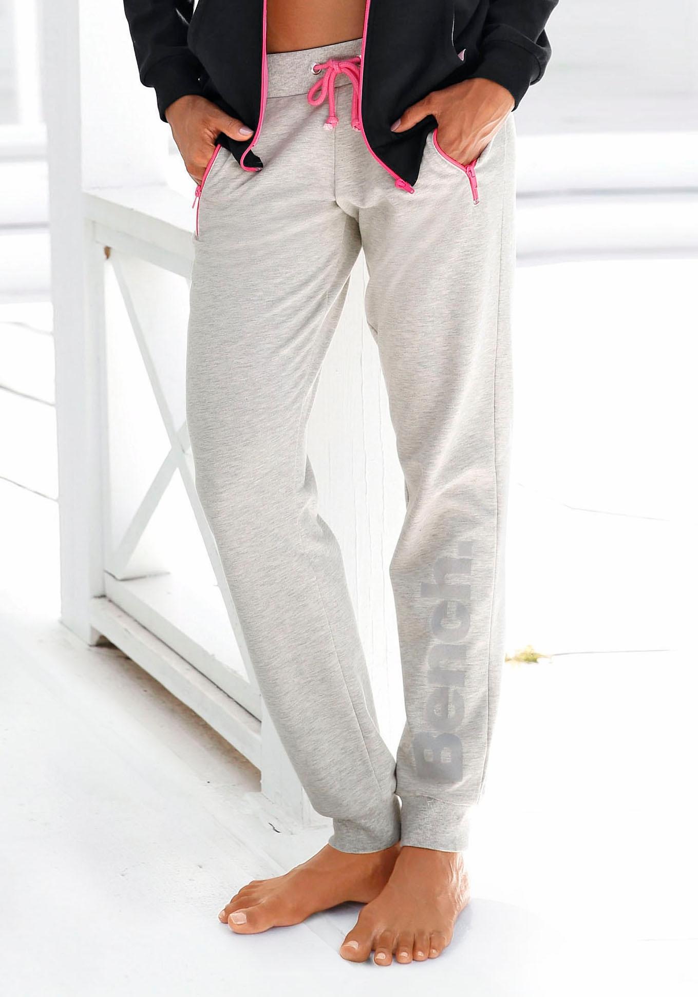 Image of Bench. Relaxhose, mit kontrastfarbenen Details bei Ackermann Versand Schweiz