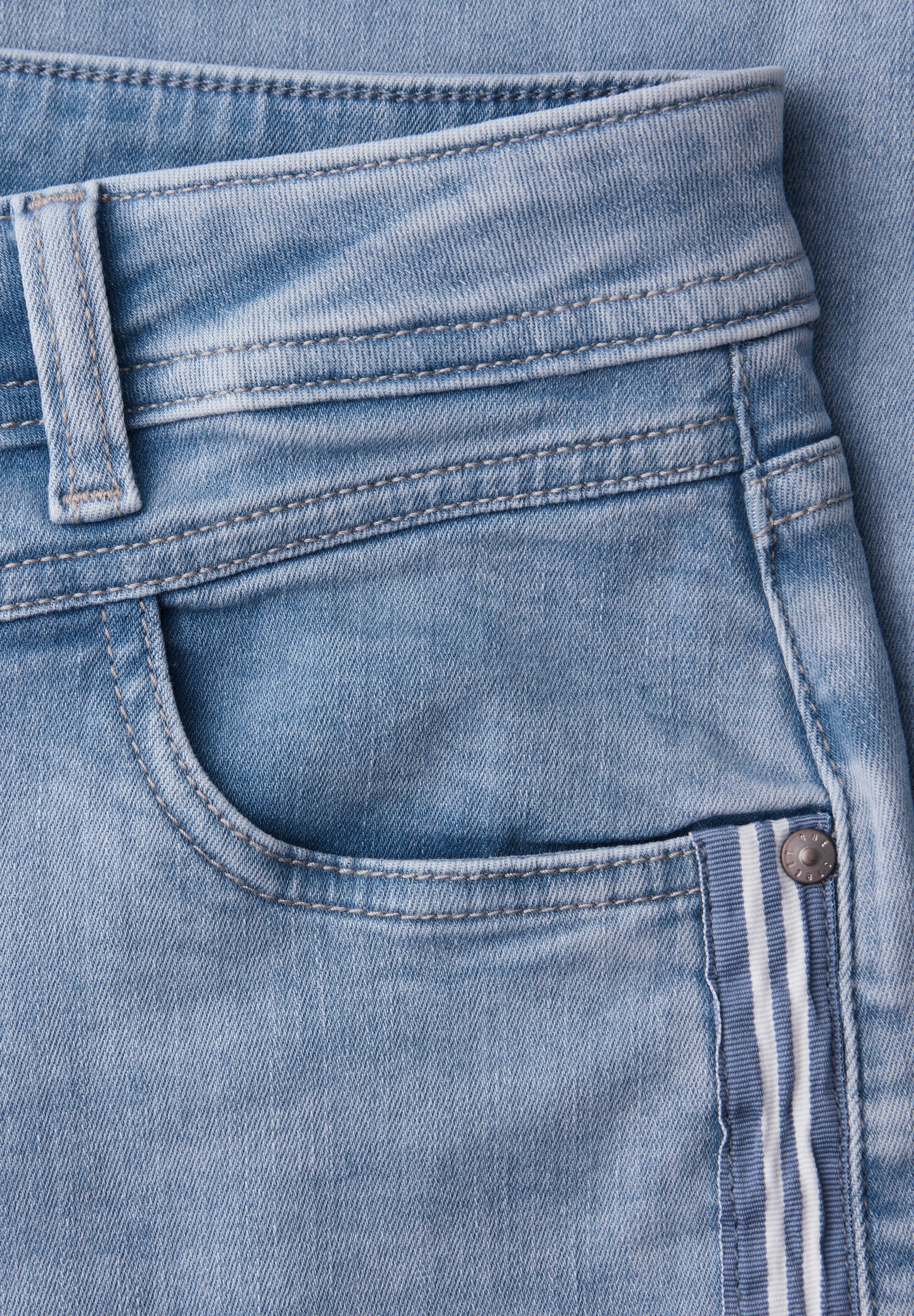 STREET ONE Straight-Jeans »Style Amalia Straight« mit dekorativem hellblauem Streifen an der Seite