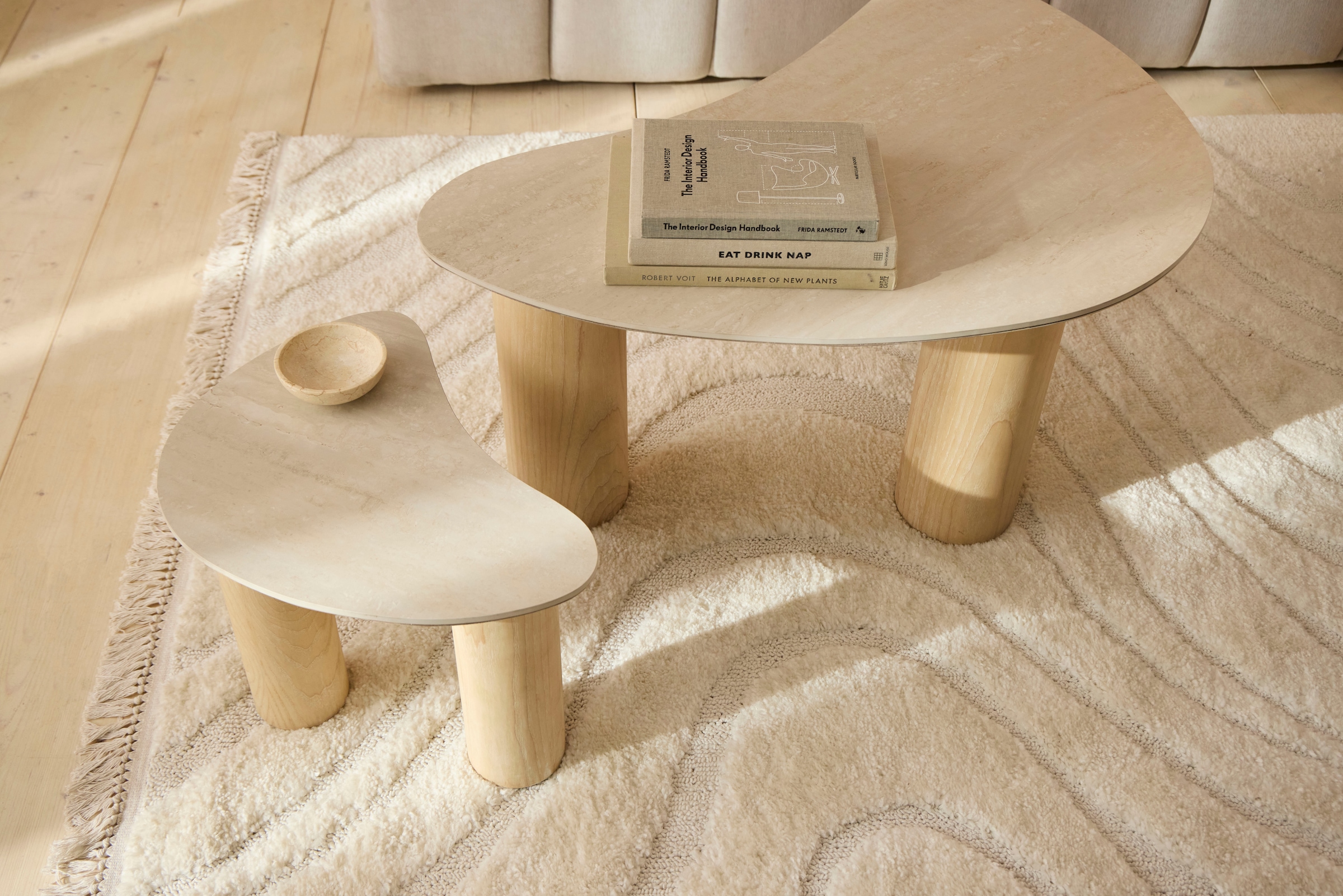 homsy by Ana Johnson Table basse »Laysy« Set, 2 cuis tlg. mit einer Keramikplatte und massiven Eschenholzbeinen