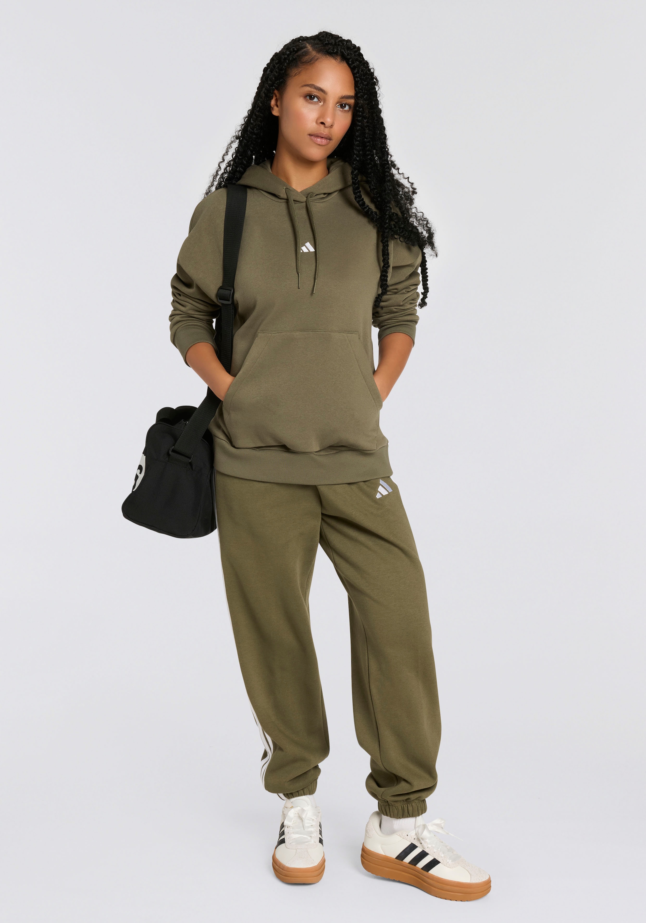 adidas Sportswear Sporthose »W 3S FL C PT«, (1 tlg.), Locker geschnitten, mit schmal zulaufender Beinform