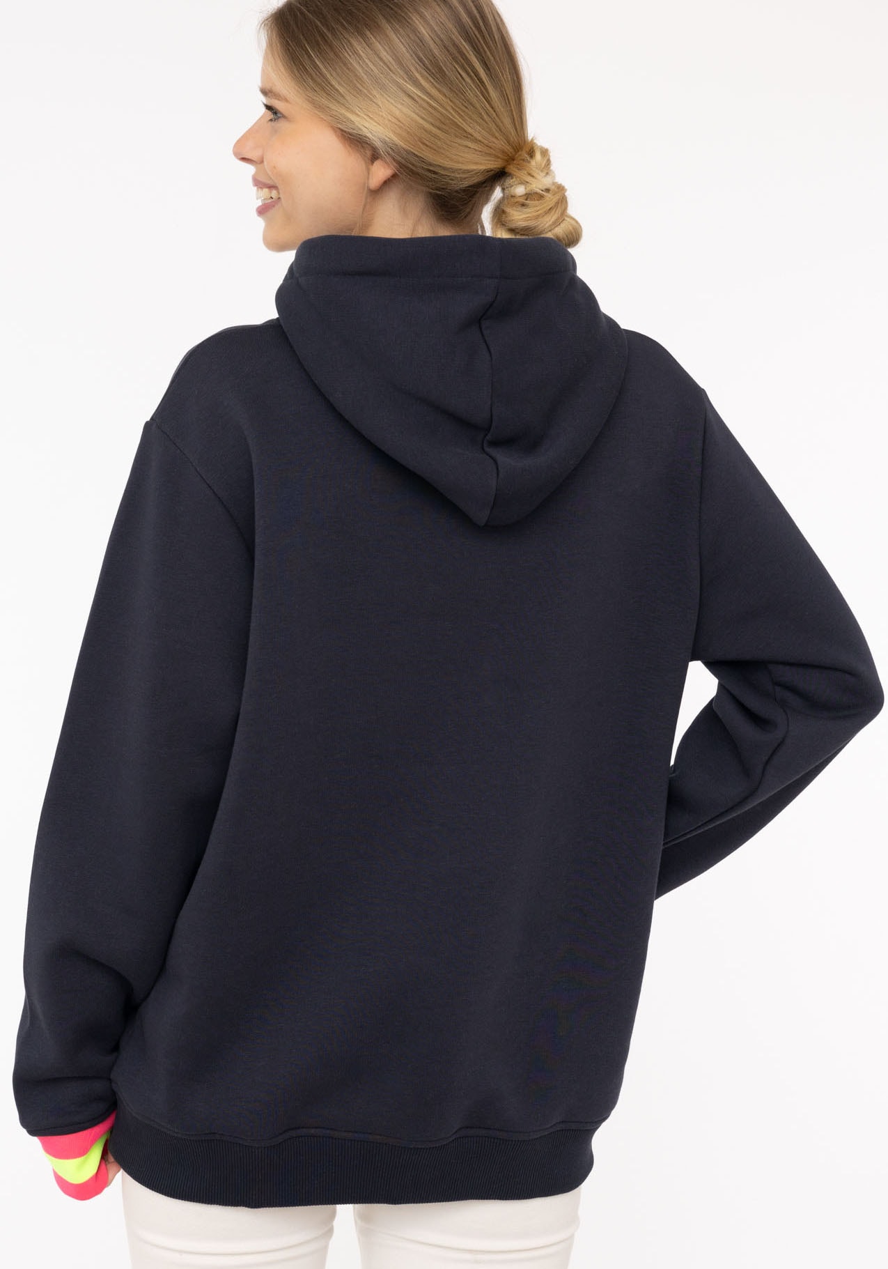 Zwillingsherz Hoodie »"Smile More"«, miz fröhlicher Stickerei und Neonbündchen