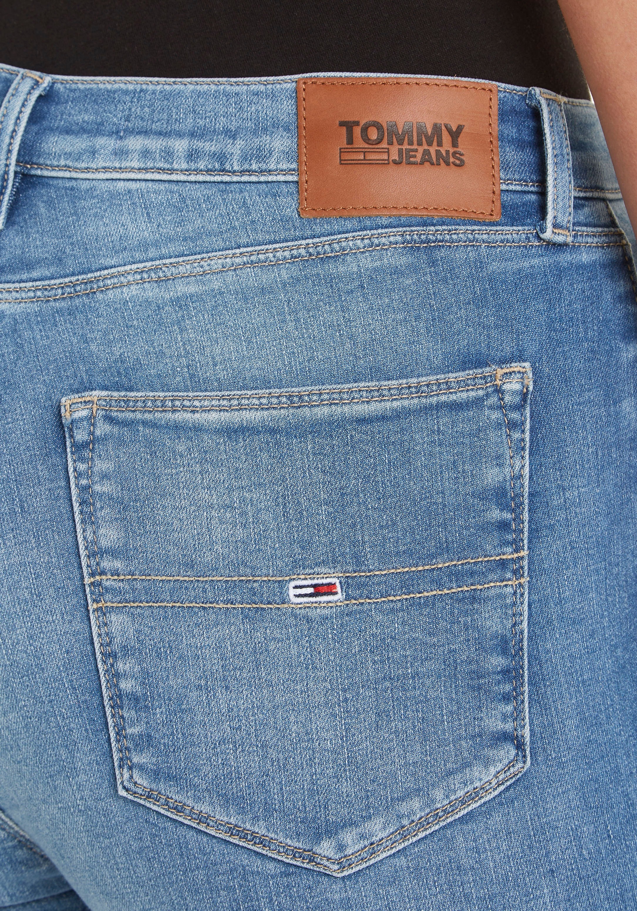 ♕ Tommy Jeans Skinny-fit-Jeans »Sylvia«, Jeans Tommy bestellen gestickter versandkostenfrei Logo-Flag mit