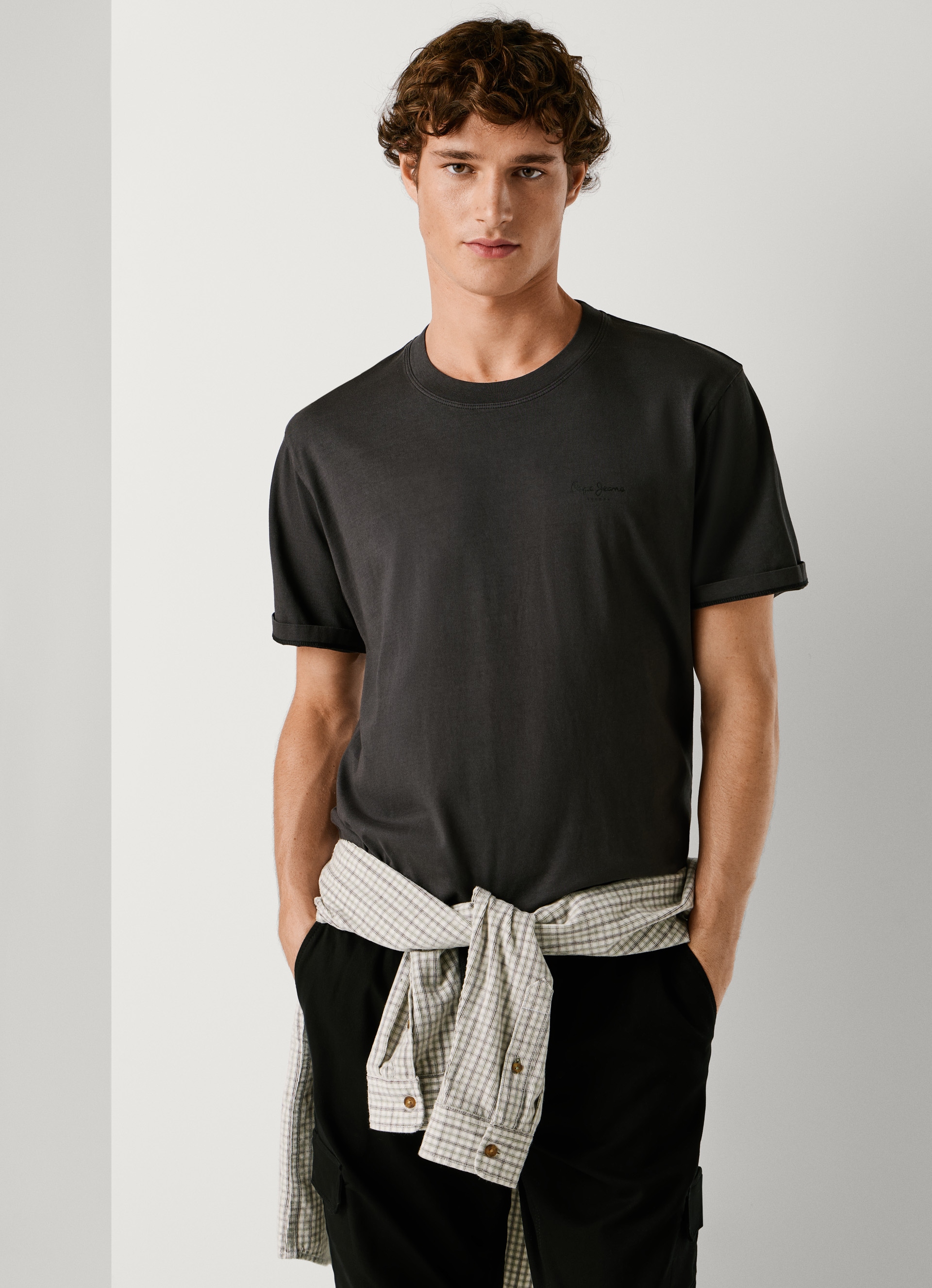 Pepe Jeans T-shirt »JACKO« mit kleinem Ton-in-Ton Logoschriftzug