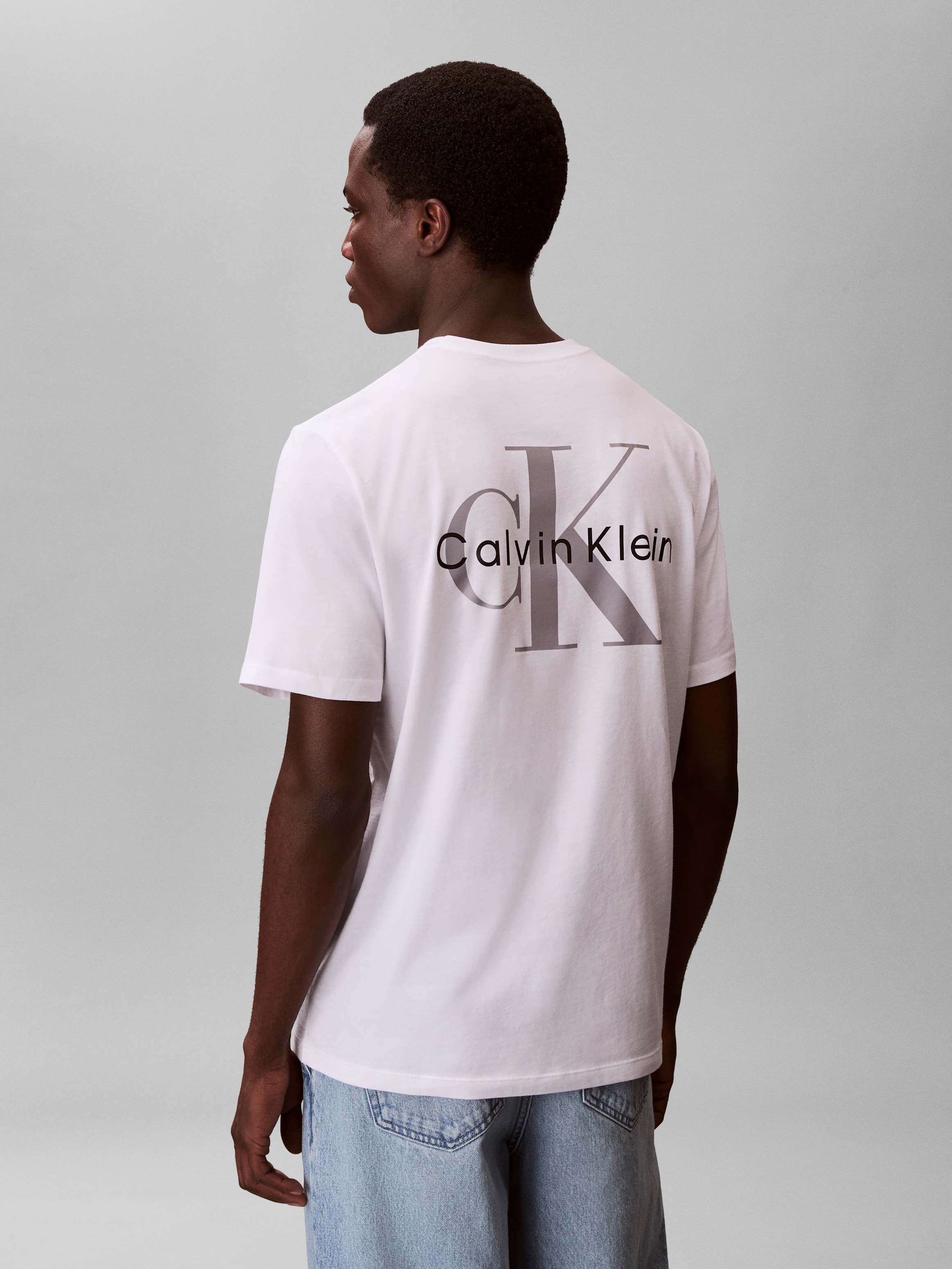 Calvin Klein Jeans T-shirt Rundhalsausschnitt, Regular Fit, grosser Rückendruck
