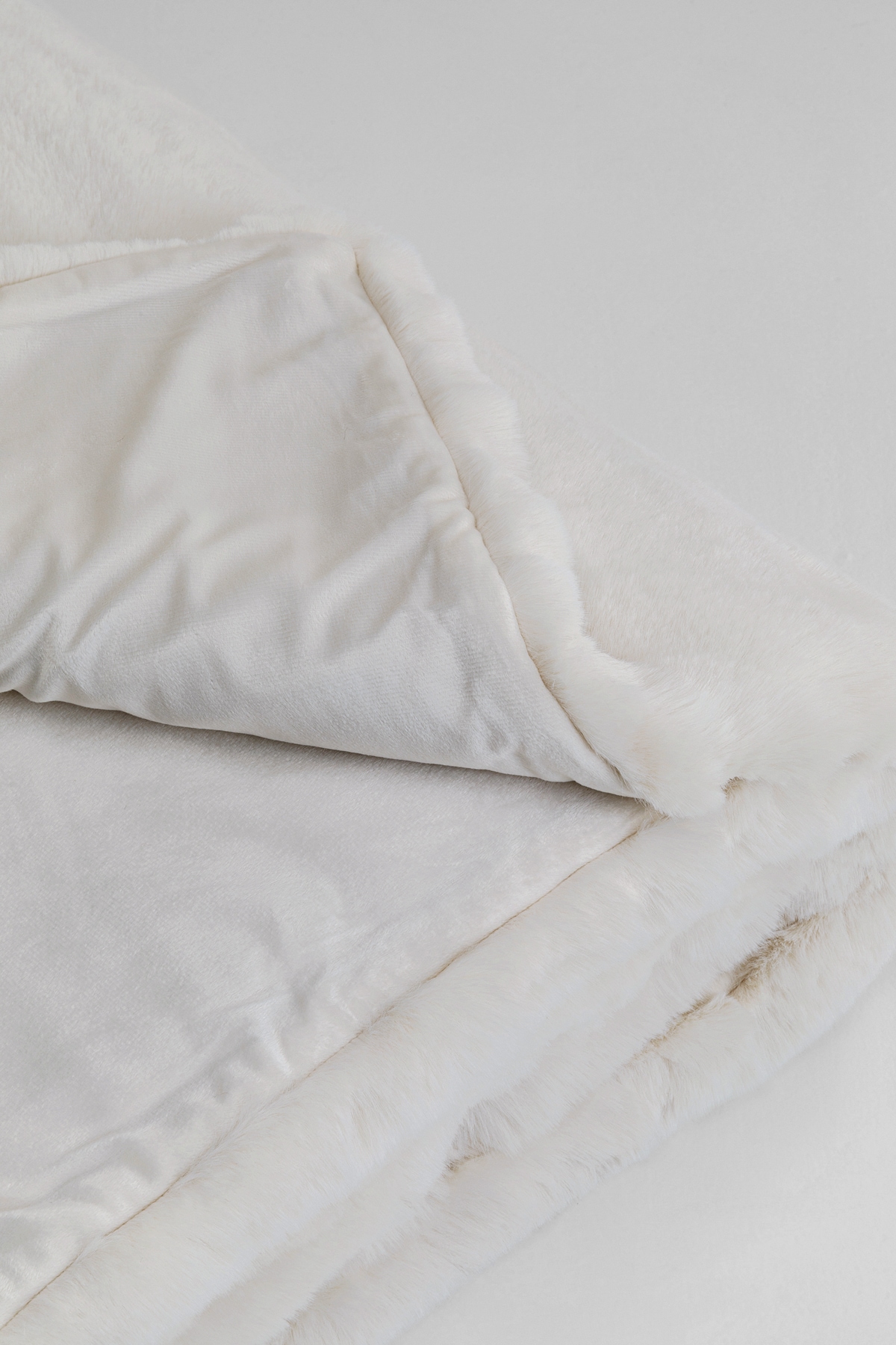 Kare Design Couvre-lit »Wohndecke Mika, Kunstfelldecke, 150x200 cm« Doux et chaud