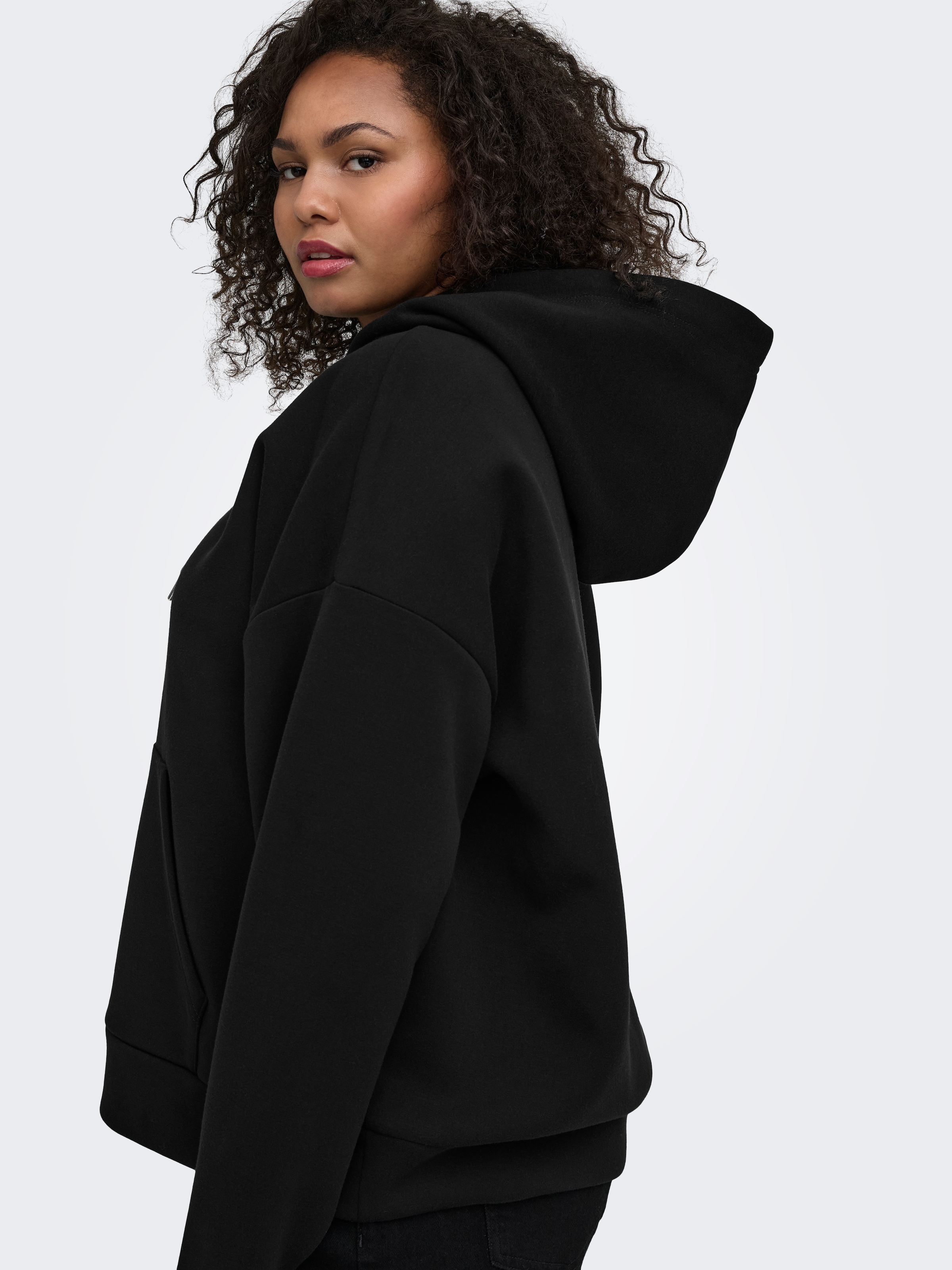 ONLY CARMAKOMA Sweat à capuche »CARSCARLETT FANCY L/S SWT JRS«, mélange de matériaux
