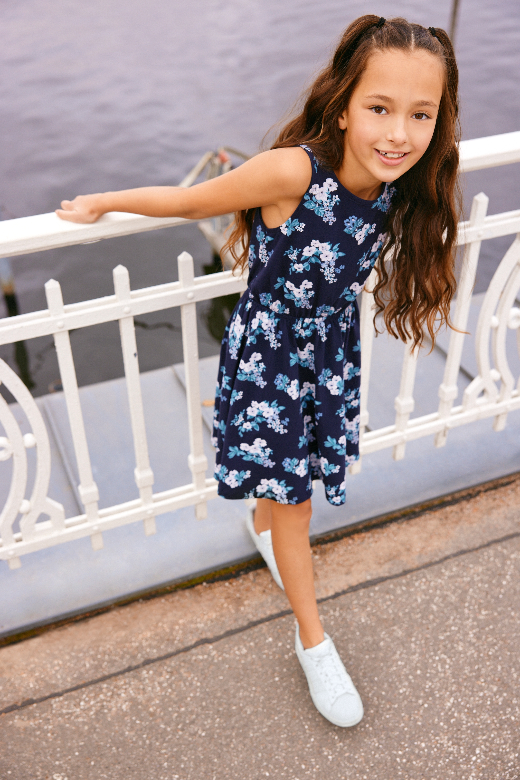 KIDSWORLD Jerseykleid »- Skaterkleid mit Blumen bedruckt«, festliche Anlässe, kniefreie Länge, modisch, aus Jerseystoff