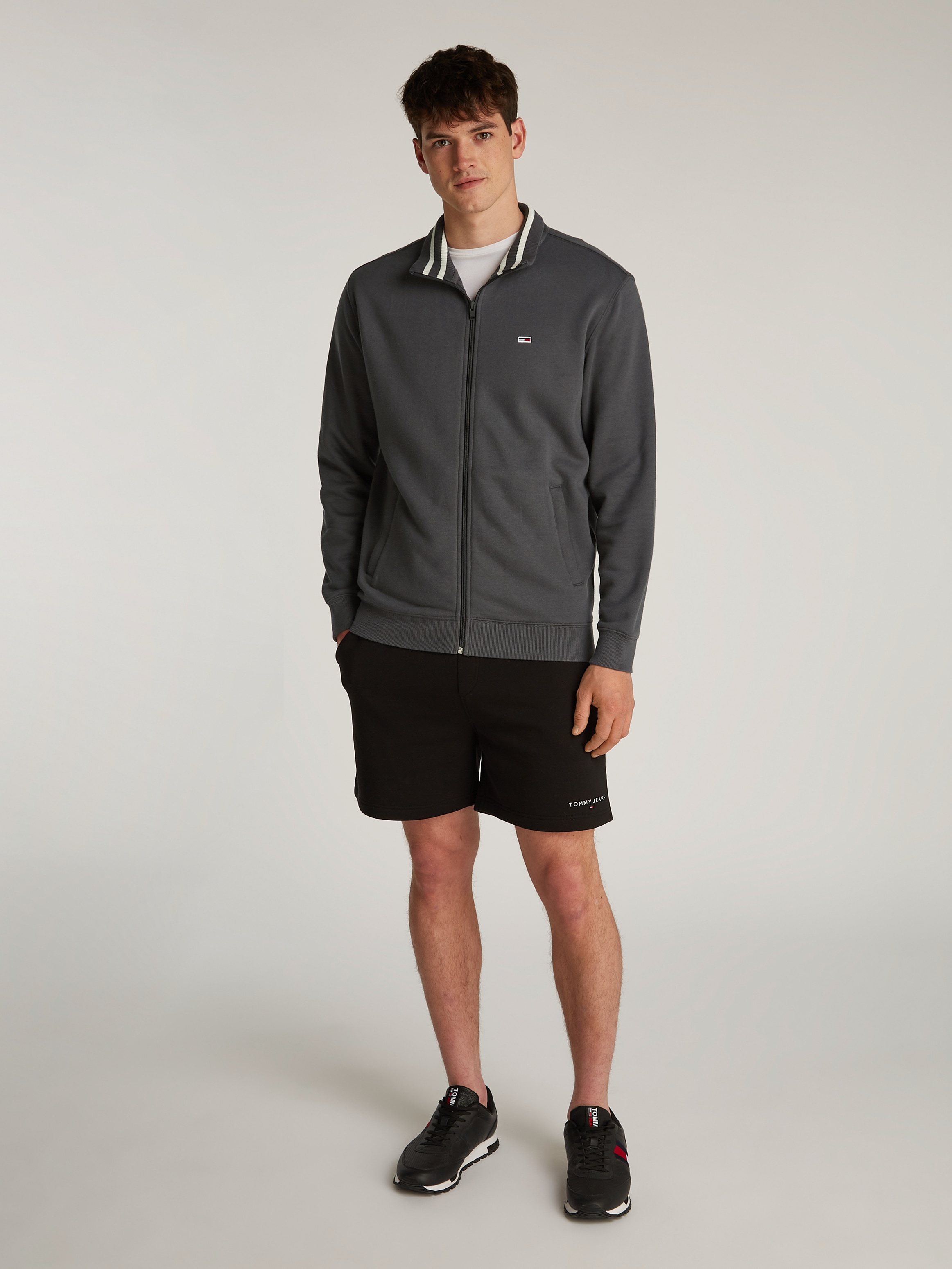 Tommy Jeans Plus Sweatjacke »TJM REG FLEECE ZIP THRU EXT«, in Grossen Grössen, Logostickerei