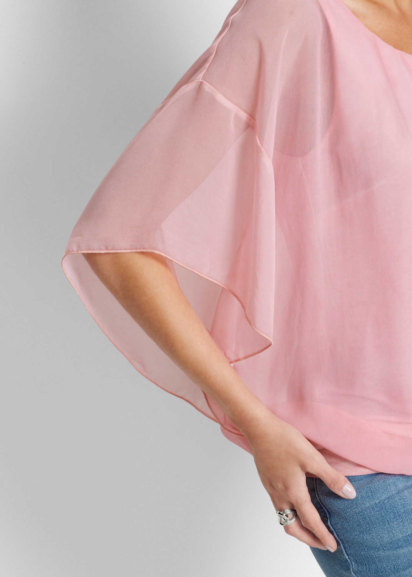 bonprix Blouse en mousseline »Chiffonbluse mit Untertop« Oversize-Passform, für festliche Anlässe, mit elastischem Bund