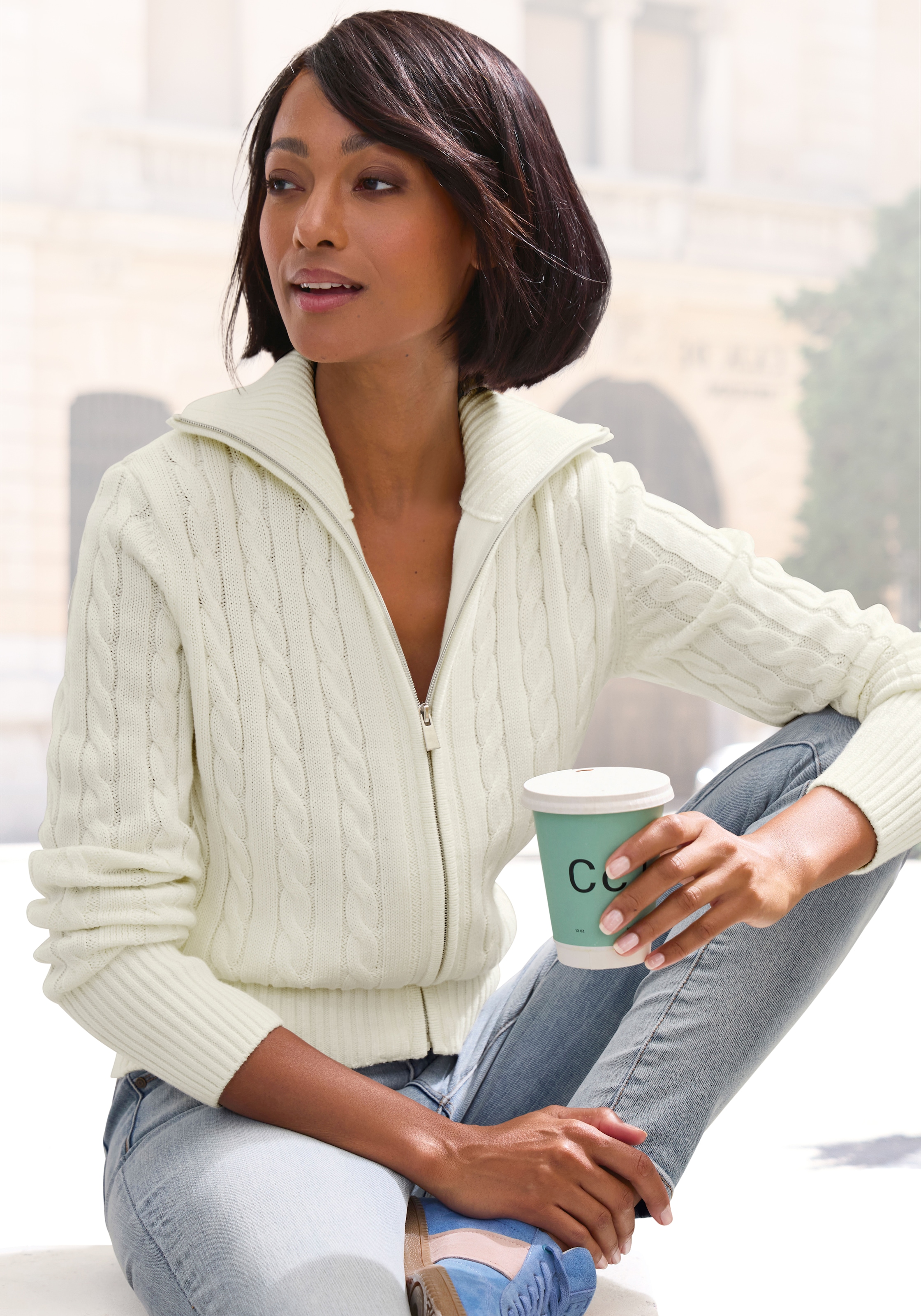 LASCANA Strickjacke »mit Zopfstrickmuster und Reissverschluss« gemütlicher Cardigan, figurbetonte Form mit Kragen, Zopfmuster
