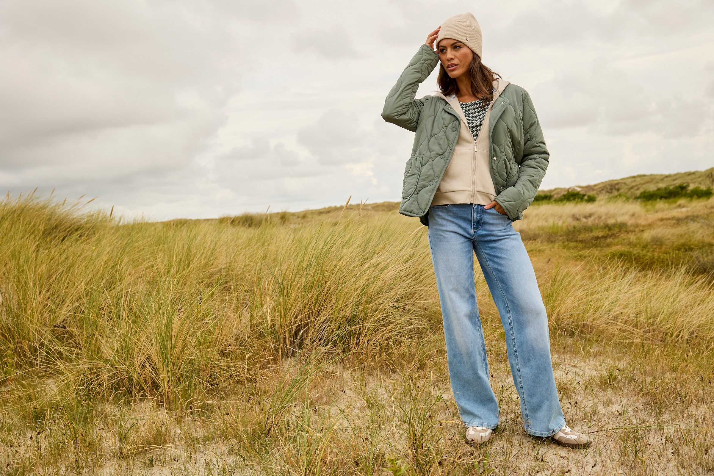 DELMAO Kapuzensweatjacke, mit Reissverschluss, Kapuze & Kängurutasche