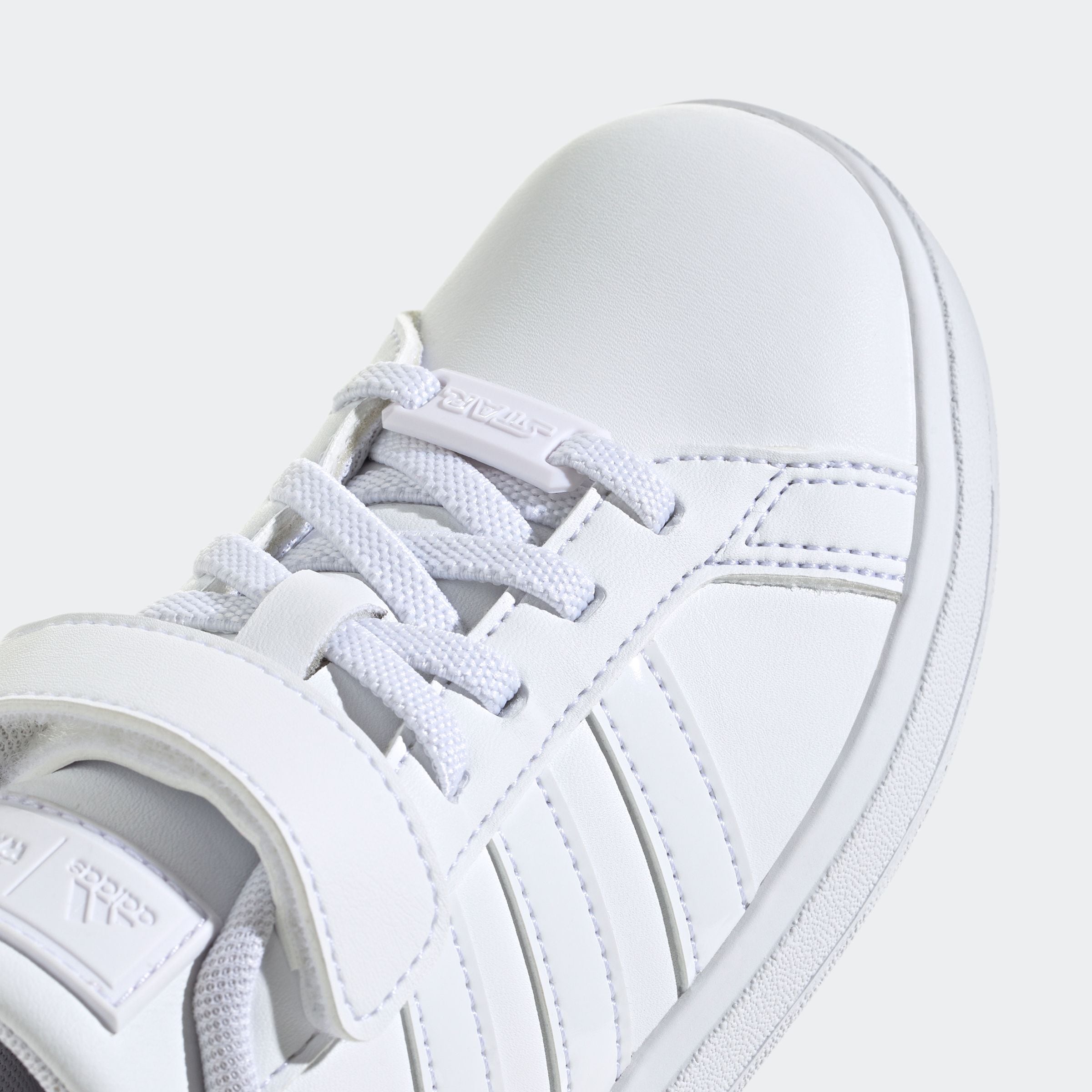 adidas Sportswear Sneaker »ADIDAS STAR WARS GRAND COURT 2.0 KIDS SCHUH«, Design auf den Spuren des adidas Superstar