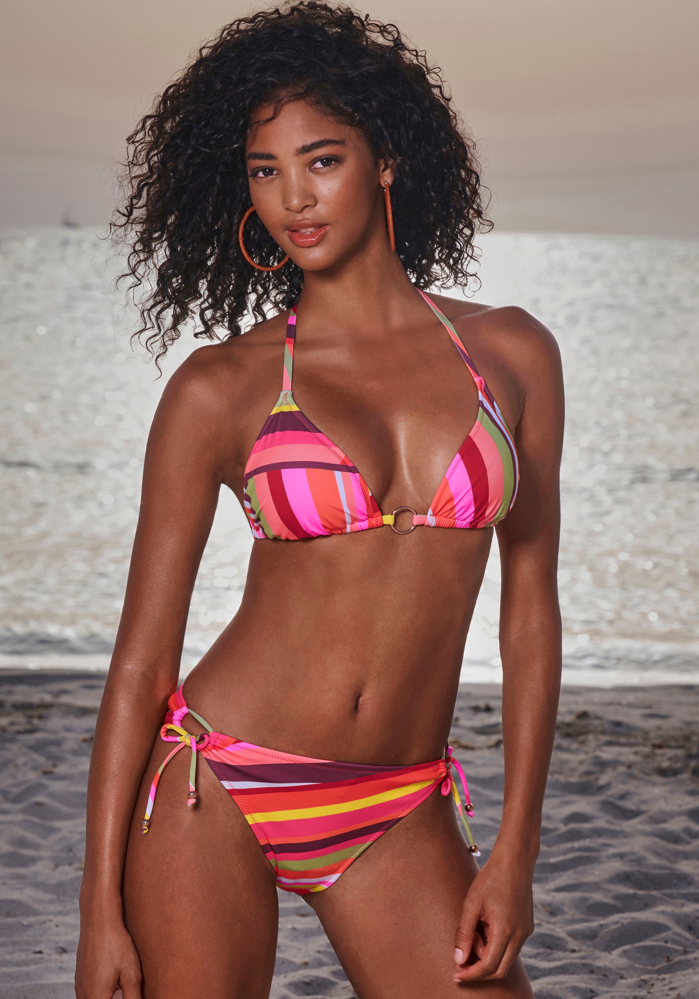 Bruno Banani Triangel-Bikini, mit edlem Zierring