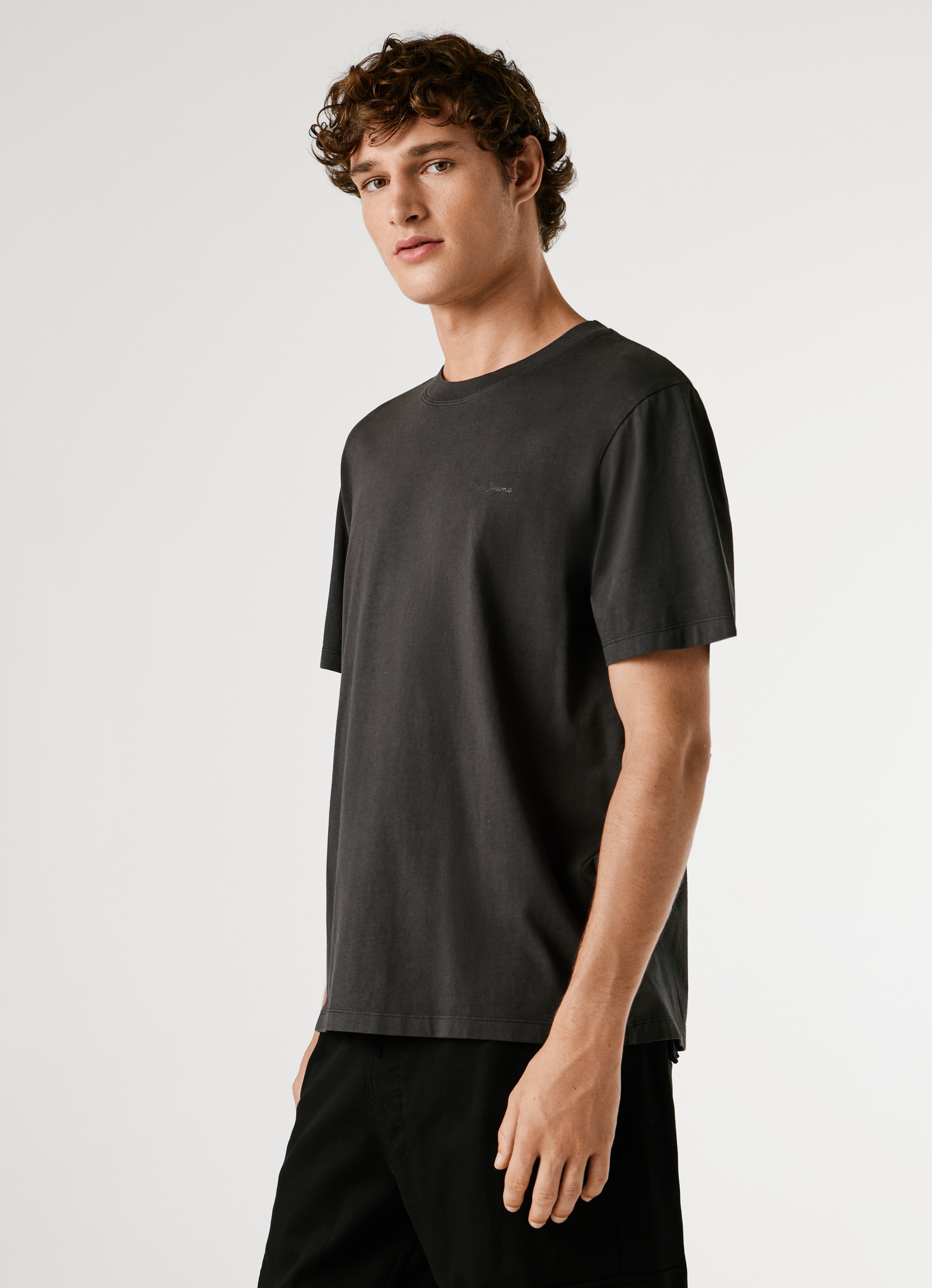 Pepe Jeans T-shirt »JACKO« mit kleinem Ton-in-Ton Logoschriftzug