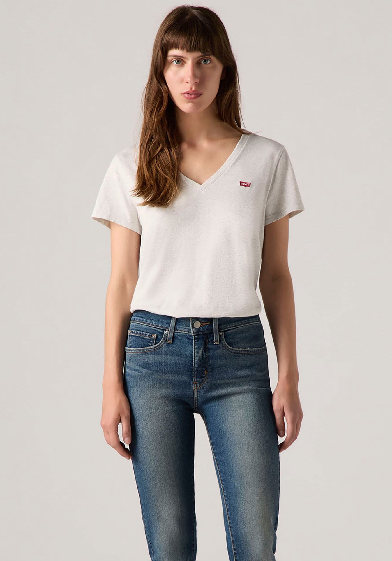 Levi's® V-Shirt »Perfect Tee«, mit kleinem Batwing- Logo