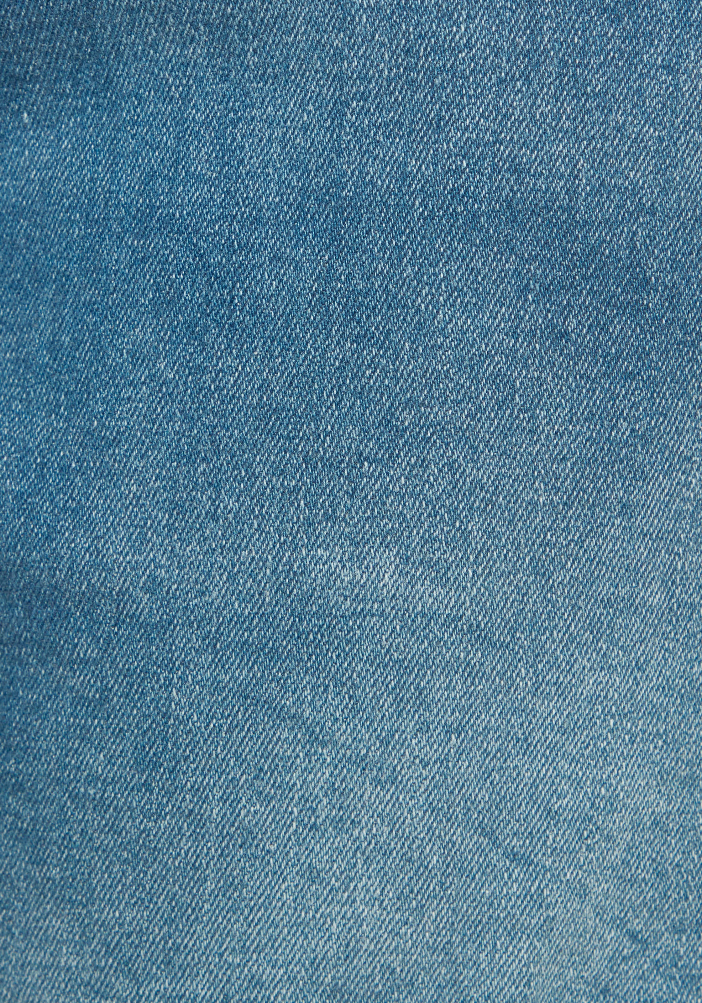 Buffalo Jeansbermudas »aus bequemer Baumwollqualität« mit Destroyed-Effekten, Shorts zum Krempeln, kurze Hose, Sommerhose
