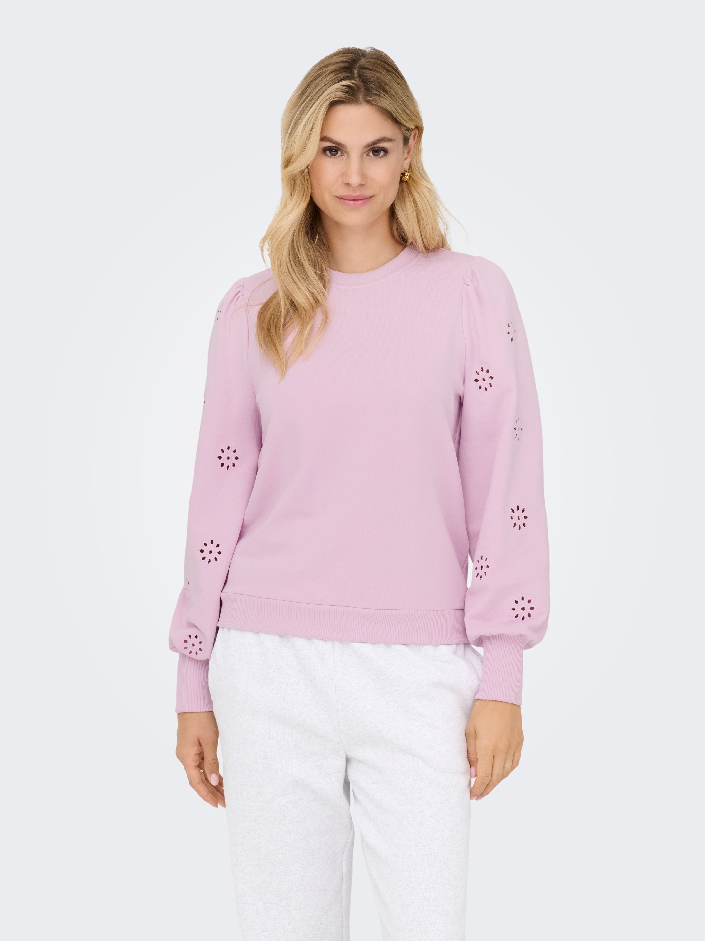 ONLY »ONLFEMME L/S PUFF EMBROIDERY UB SWT«, mit Puffärmeln mit wunderschöner Lochstickerei
