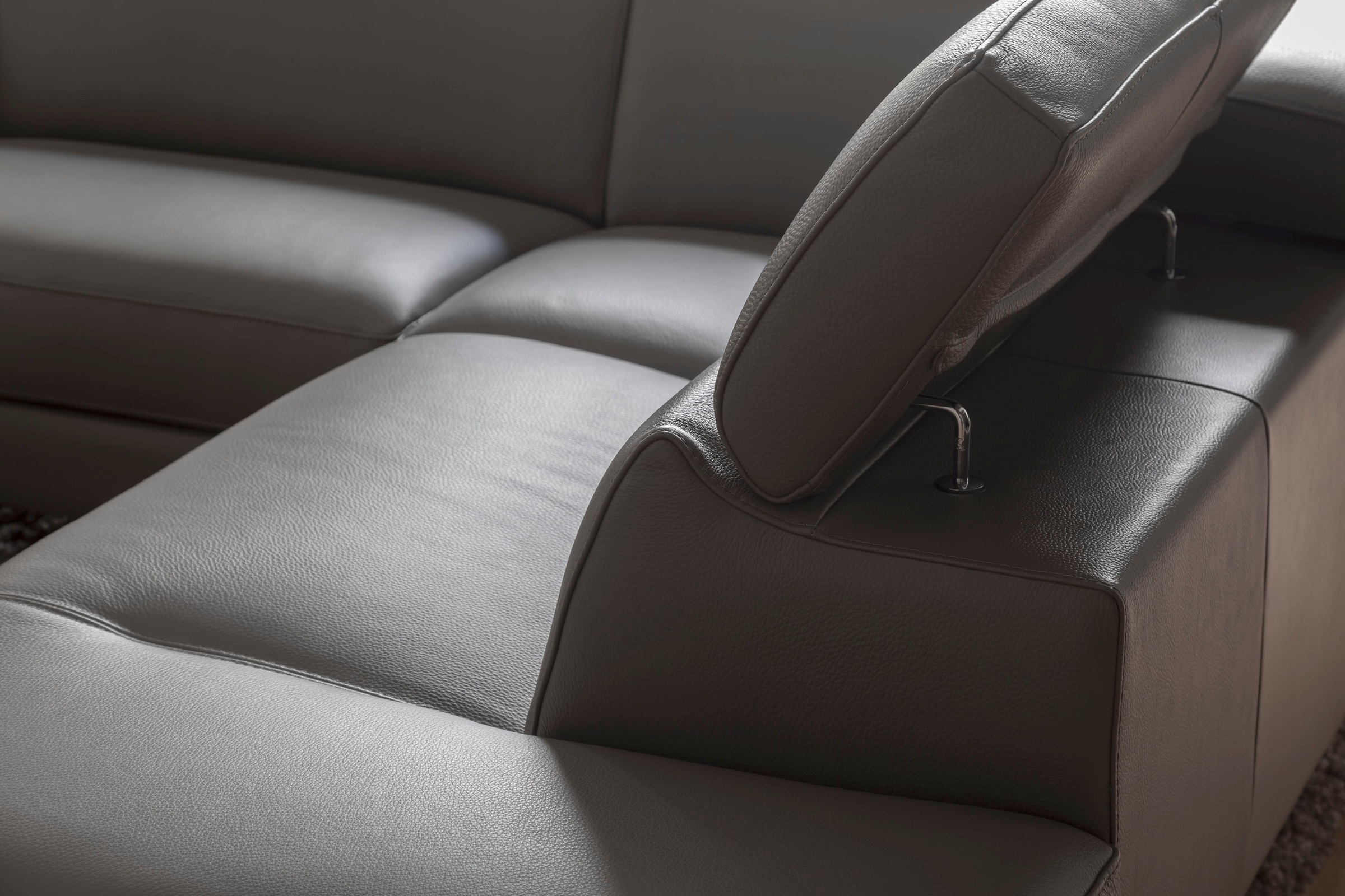 CALIA ITALIA Canapé d'angle »Pier, Design und erstklassiger Sitzkomfort im Einklang, L-Form« mit elektrischer Relaxfunktion, in hochwertigem Lederbezug