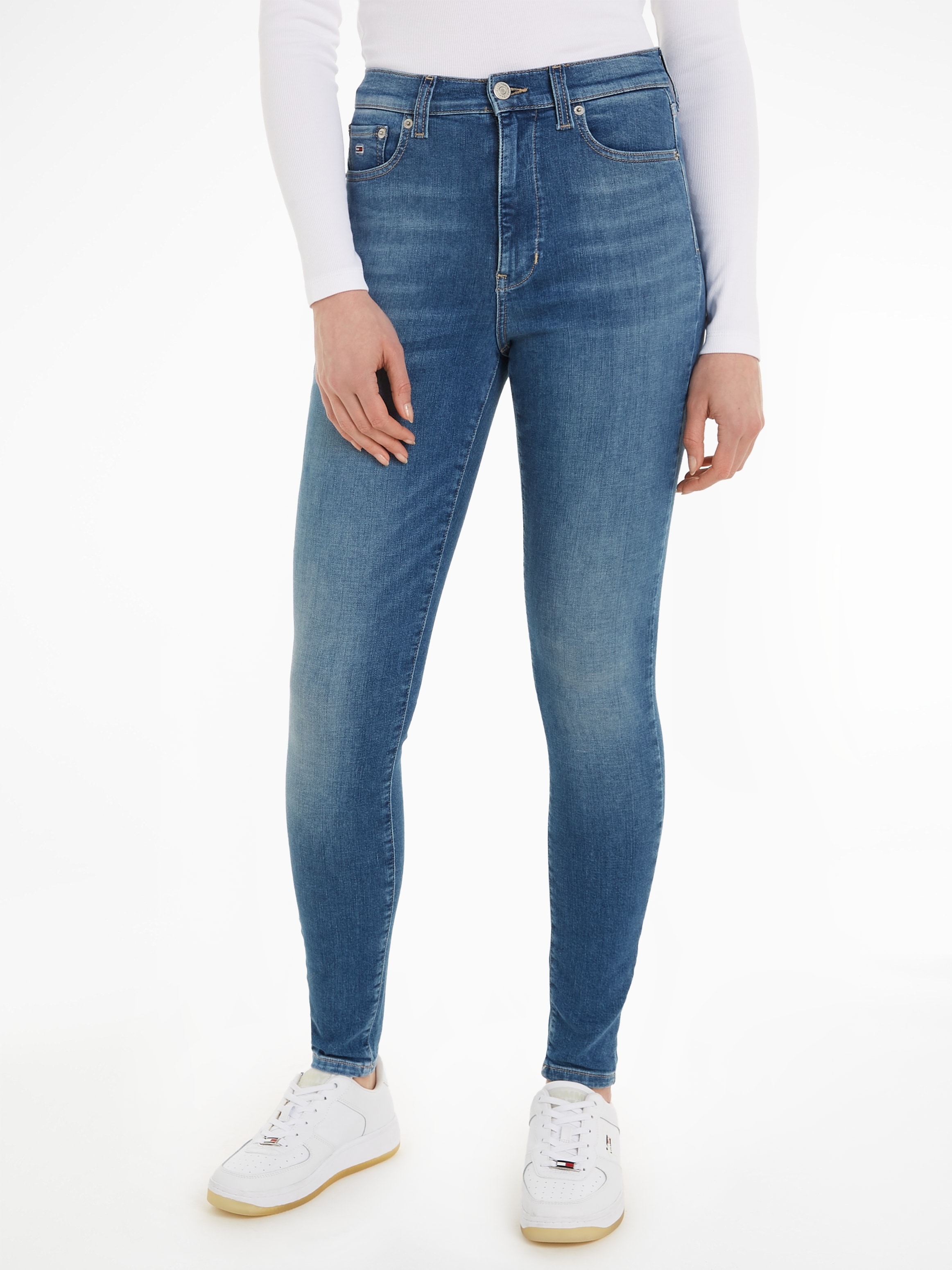 Jeans auf versandkostenfrei Bequeme mit ♕ »Sylvia«, Jeans Ledermarkenlabel Tommy