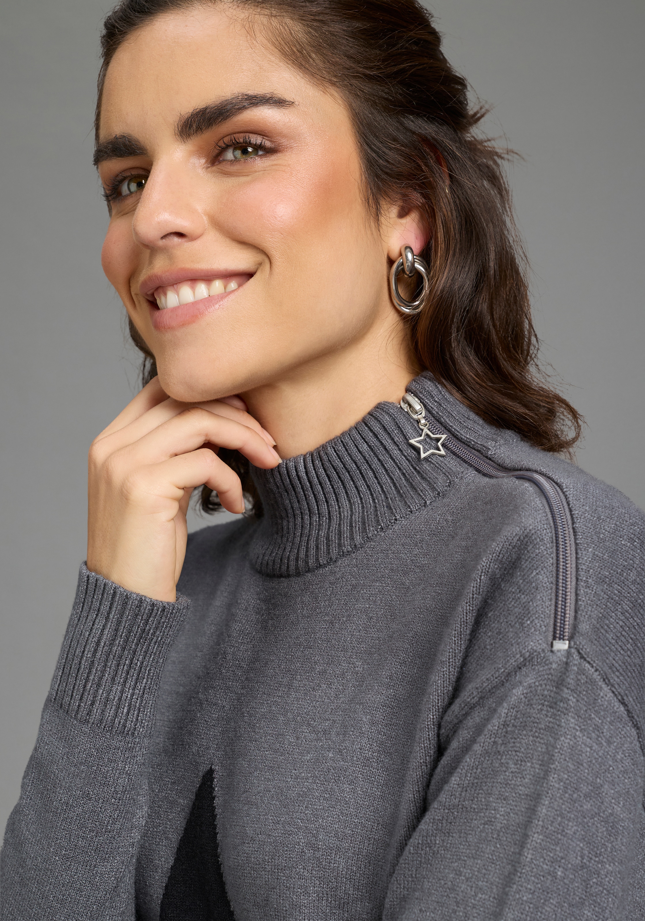 Laura Scott Strickpullover »mit Stehkragen und Reissverschluss, lässig geschnitten« mit Stern-Design