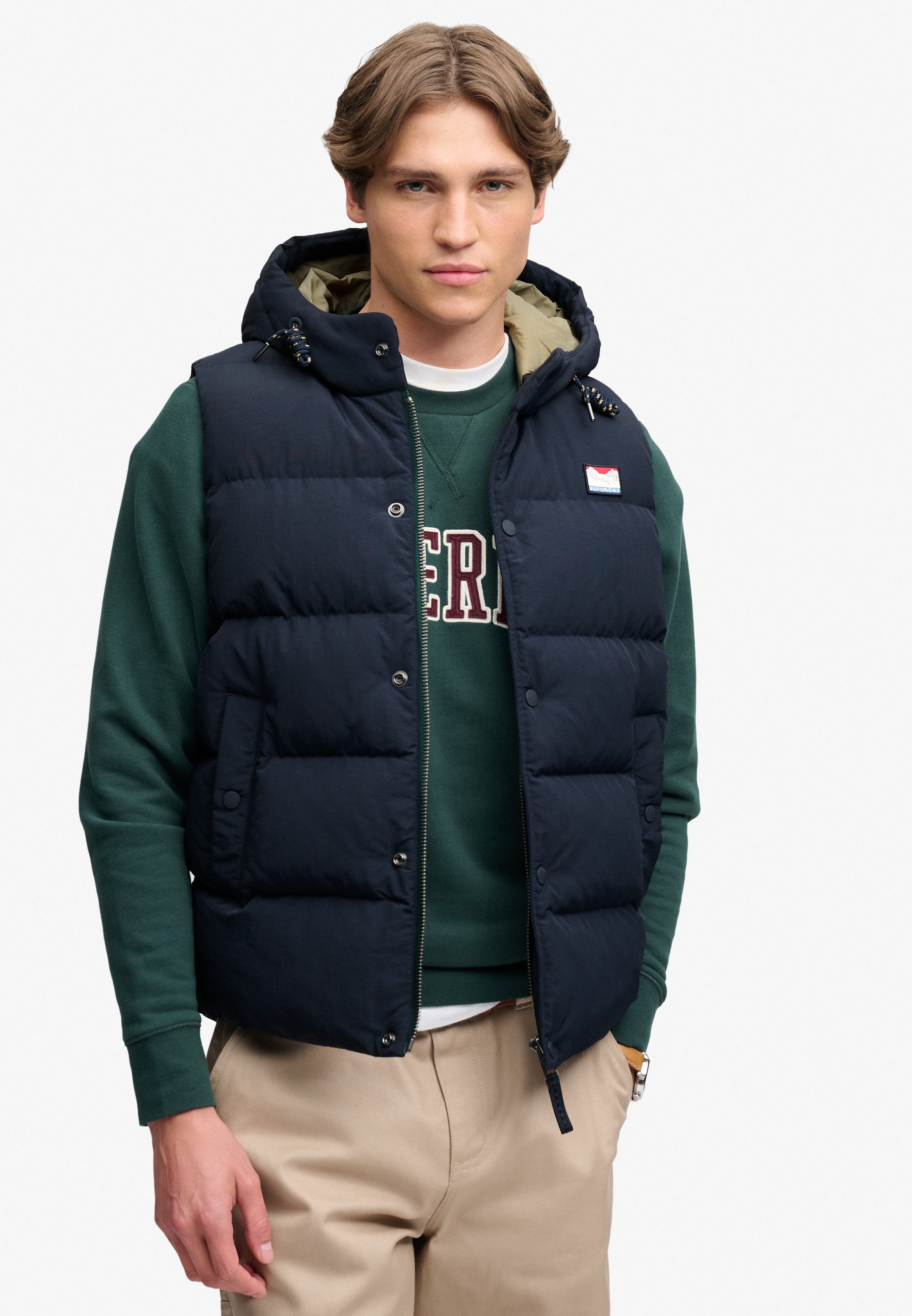 Superdry Steppweste »HOOD SHORT EVEREST GILET« Regular Fit, mit Reissverschluss, aus Nylon und Kunstfaser