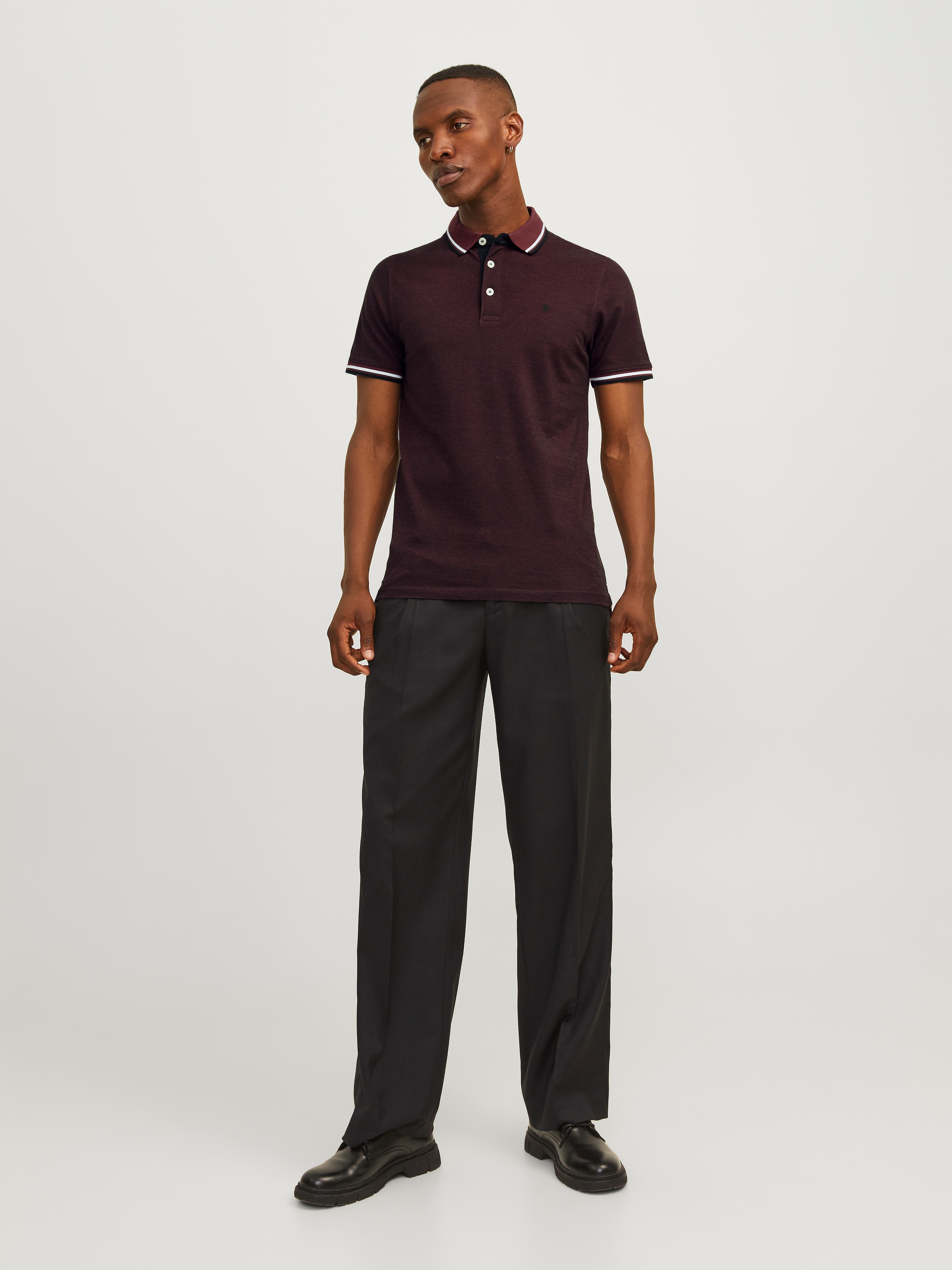 Jack & Jones Poloshirt »JJEPAULOS  Poloshirt mit klassischem Kragen und figurbetonter Form« Logostickerei, modisch, schmal, Baumwolle, Polokragen