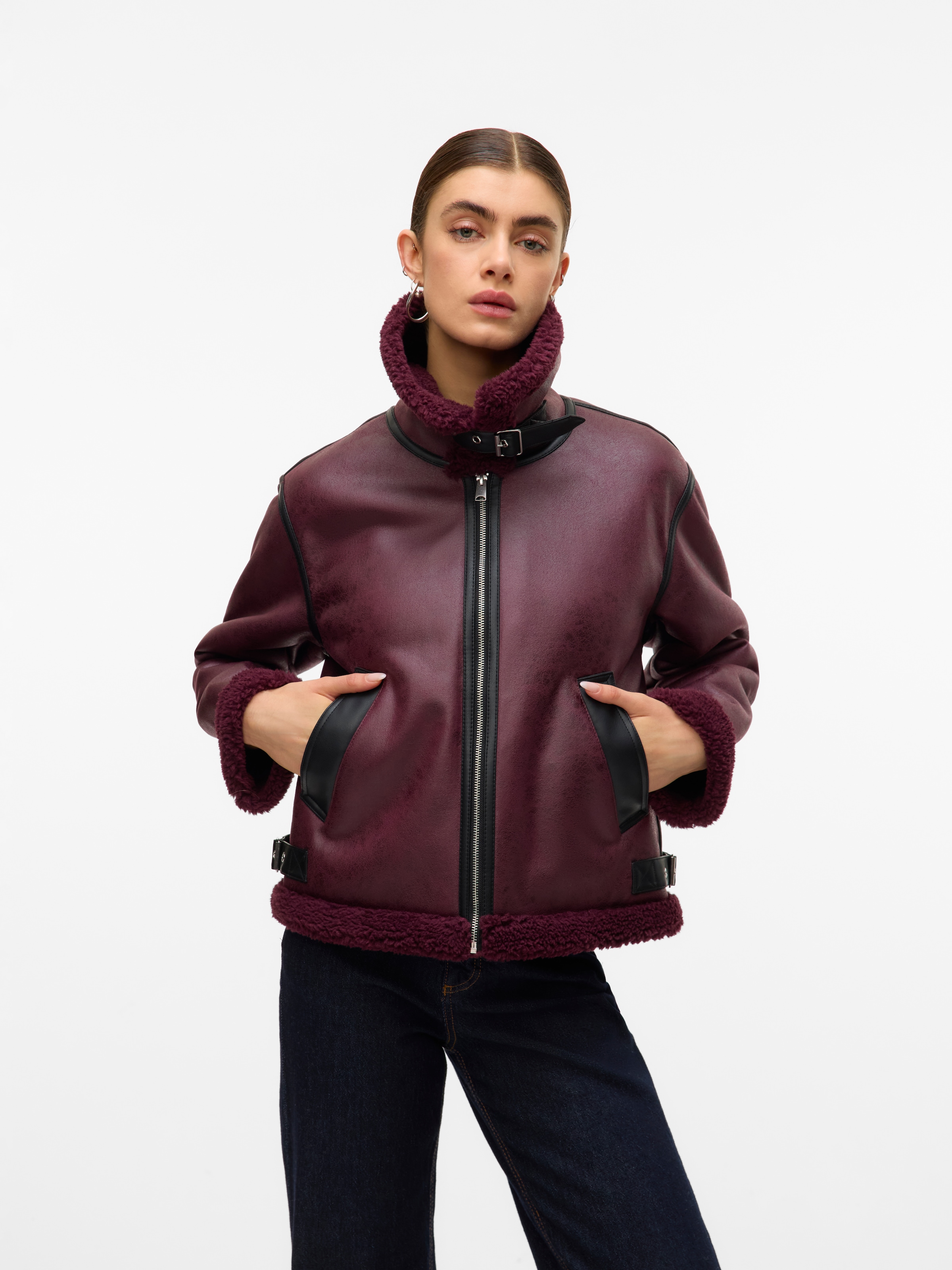 Image of Vero Moda Kurzjacke "VMVIRGINIA SHORT JACKET BOO" farblich abgesetzte Details