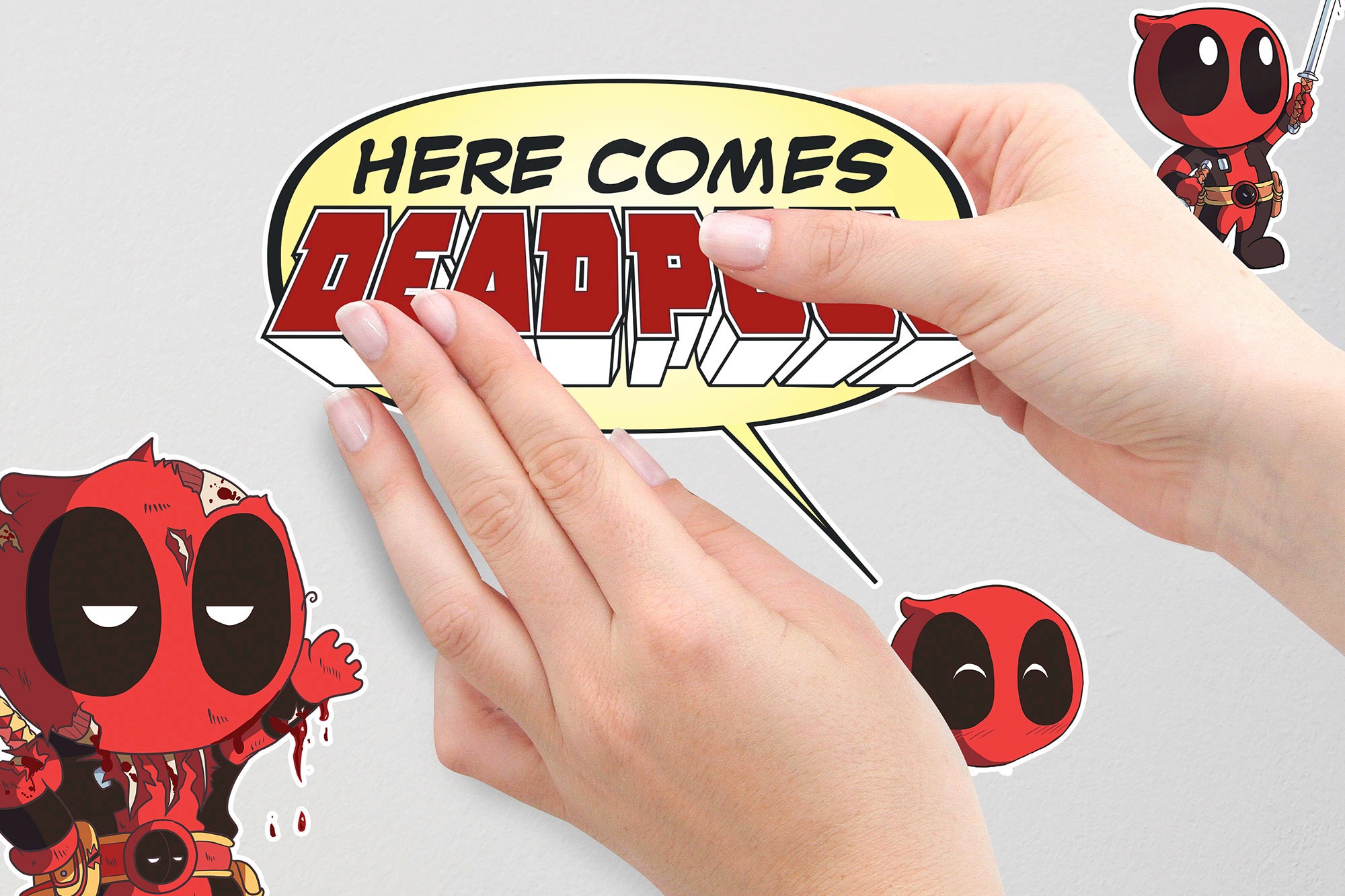 Komar Wandtattoo »Deadpool Cute - Grösse 50 x 70 cm«, (12 St.), selbstklebend, Wandsticker, Kinderzimmer